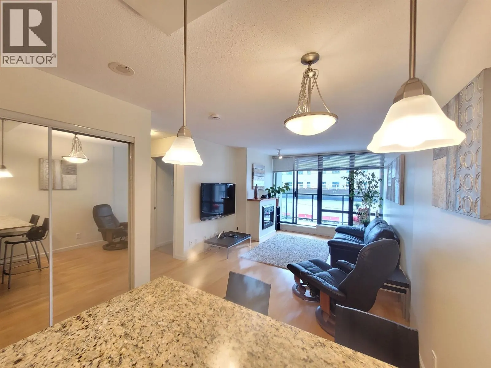 408 610 VICTORIA STREET