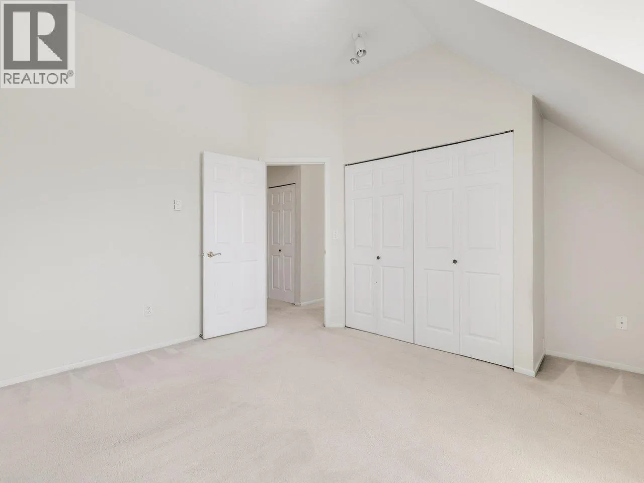 406 5556 14 AVENUE