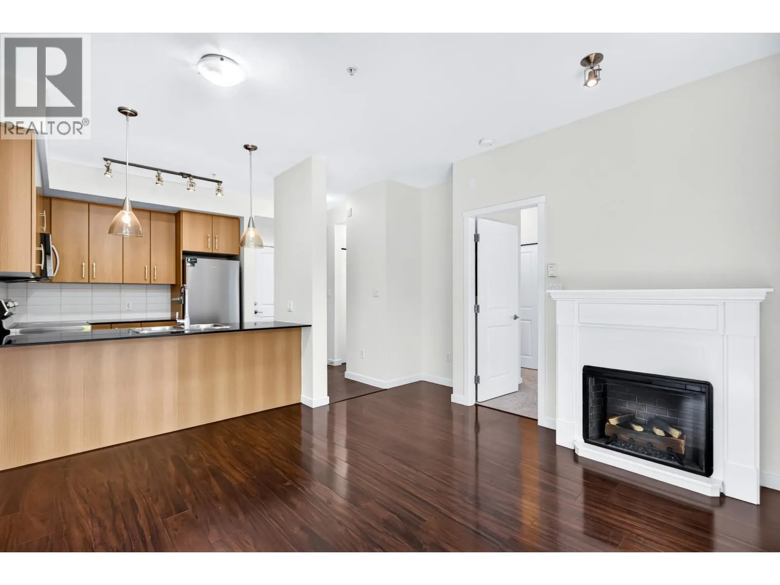 210 22290 NORTH AVENUE