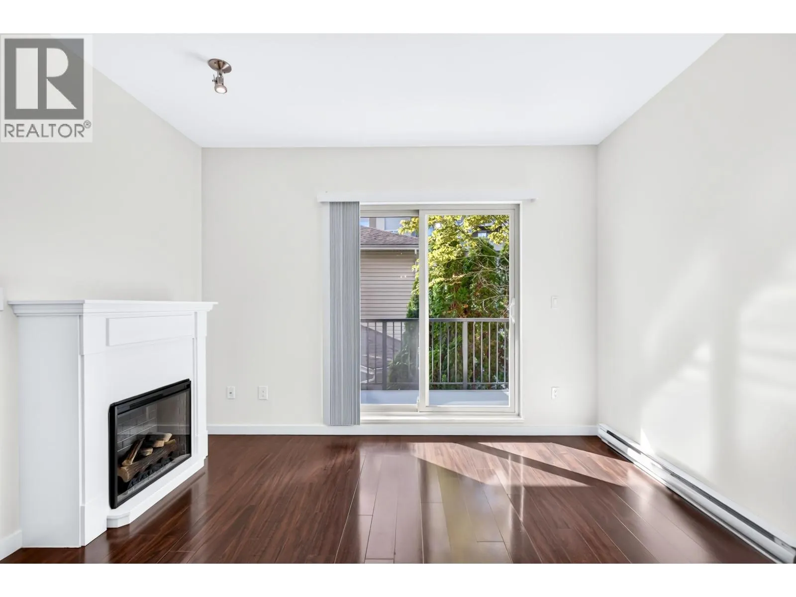 210 22290 NORTH AVENUE