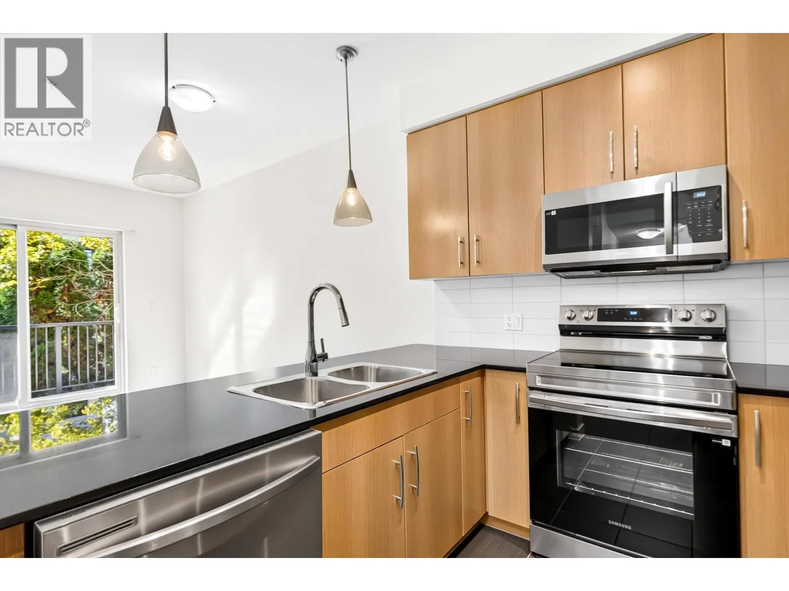 210 22290 NORTH AVENUE