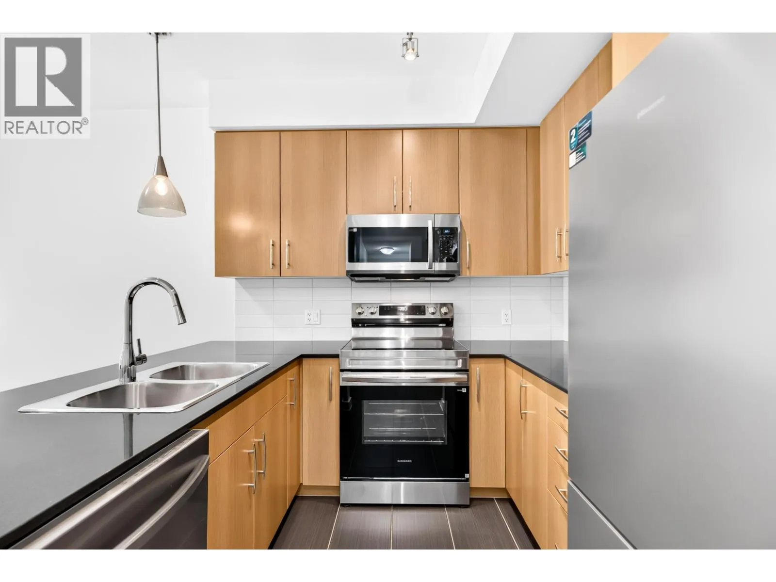 210 22290 NORTH AVENUE