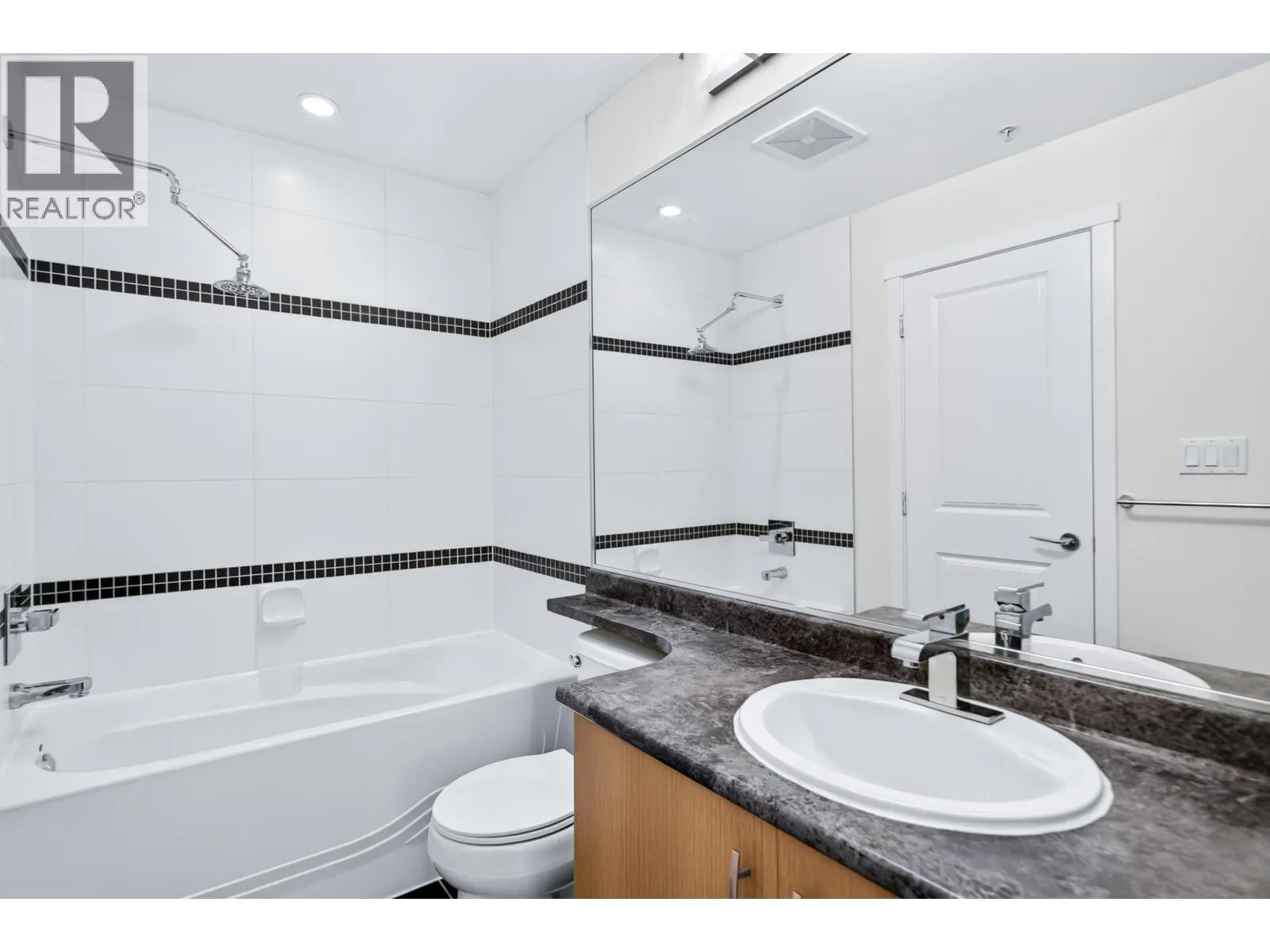 210 22290 NORTH AVENUE