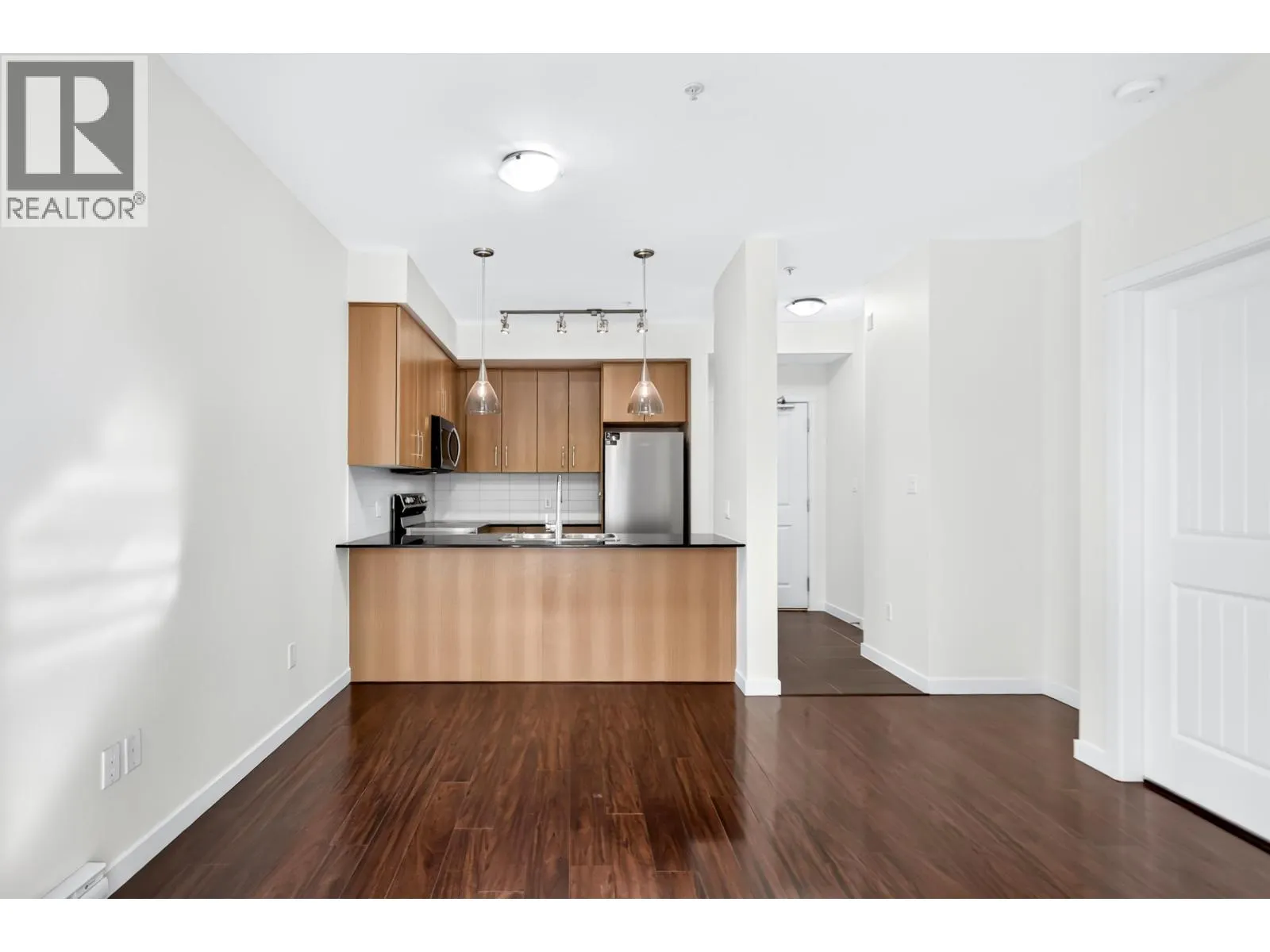 210 22290 NORTH AVENUE