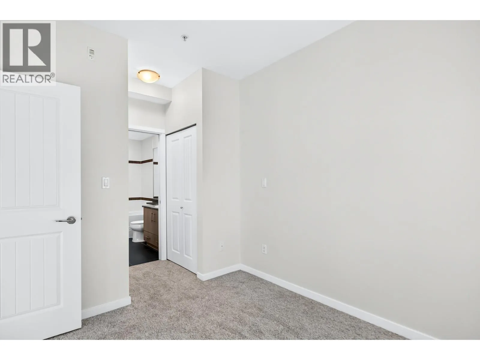 210 22290 NORTH AVENUE