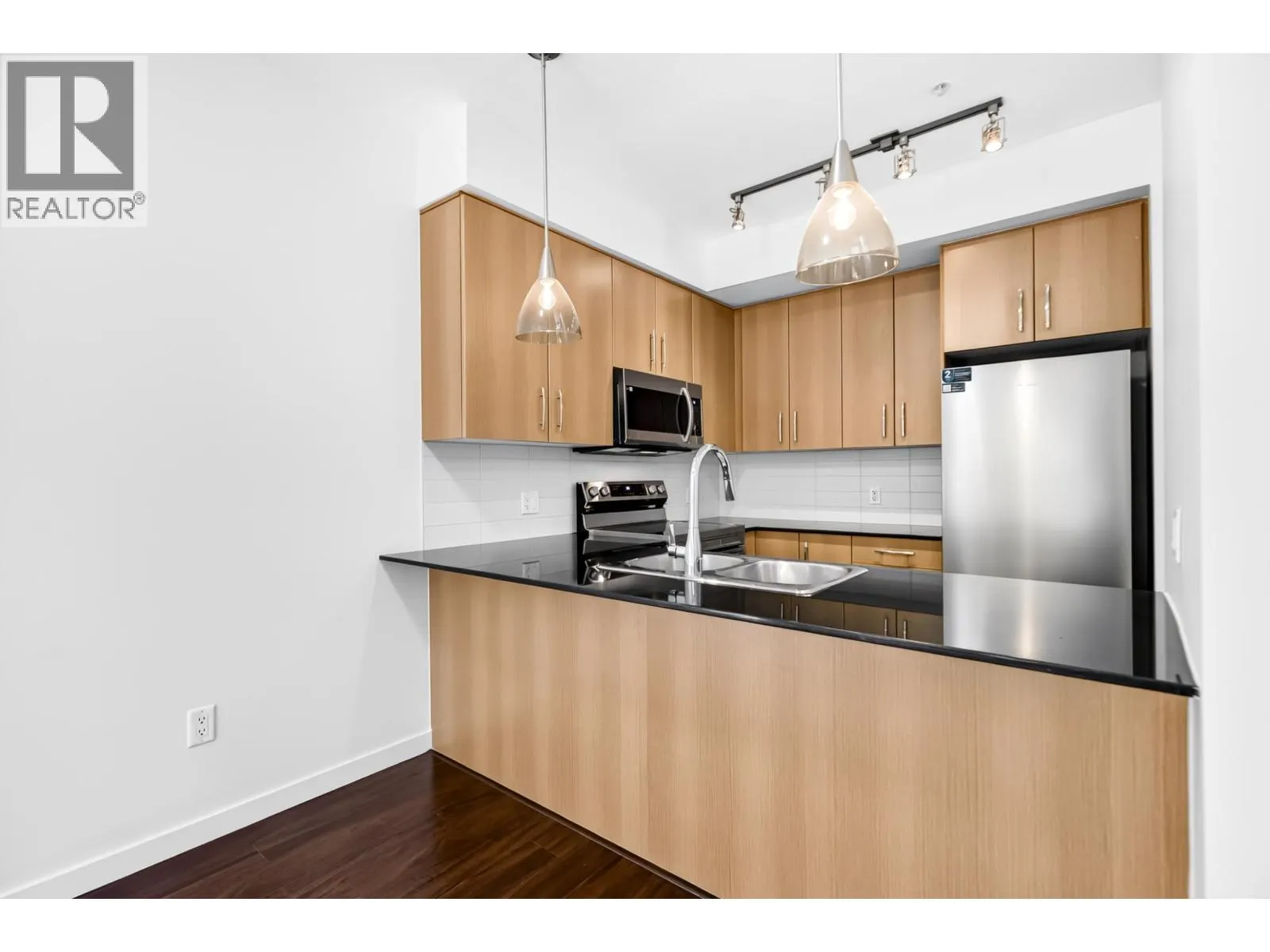 210 22290 NORTH AVENUE