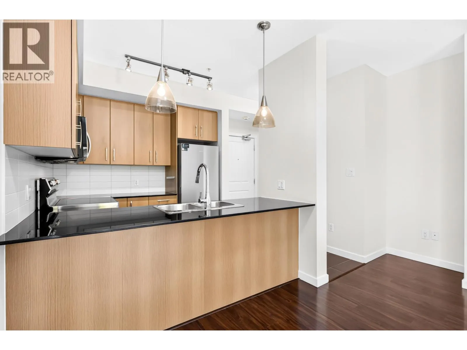 210 22290 NORTH AVENUE