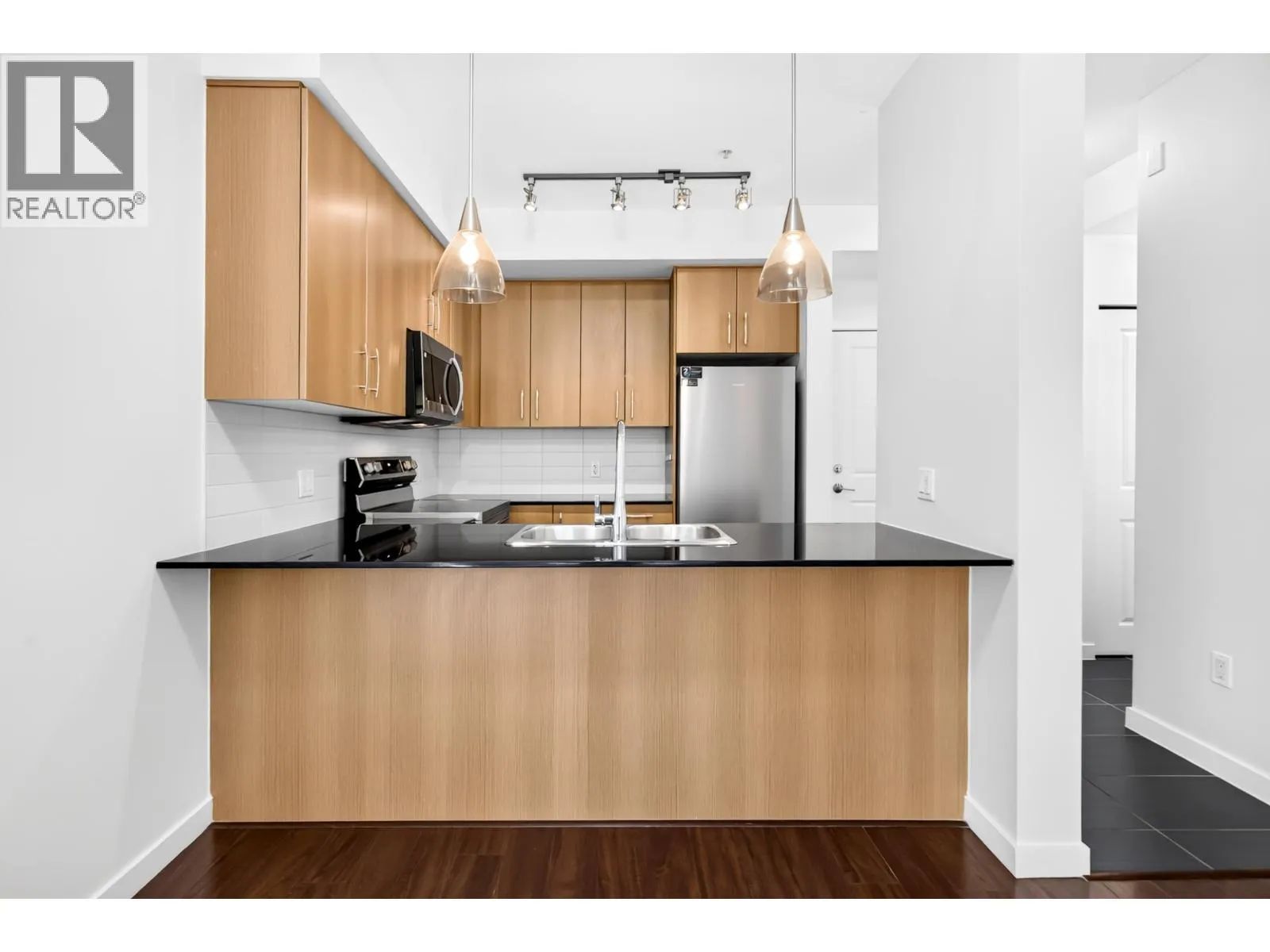 210 22290 NORTH AVENUE
