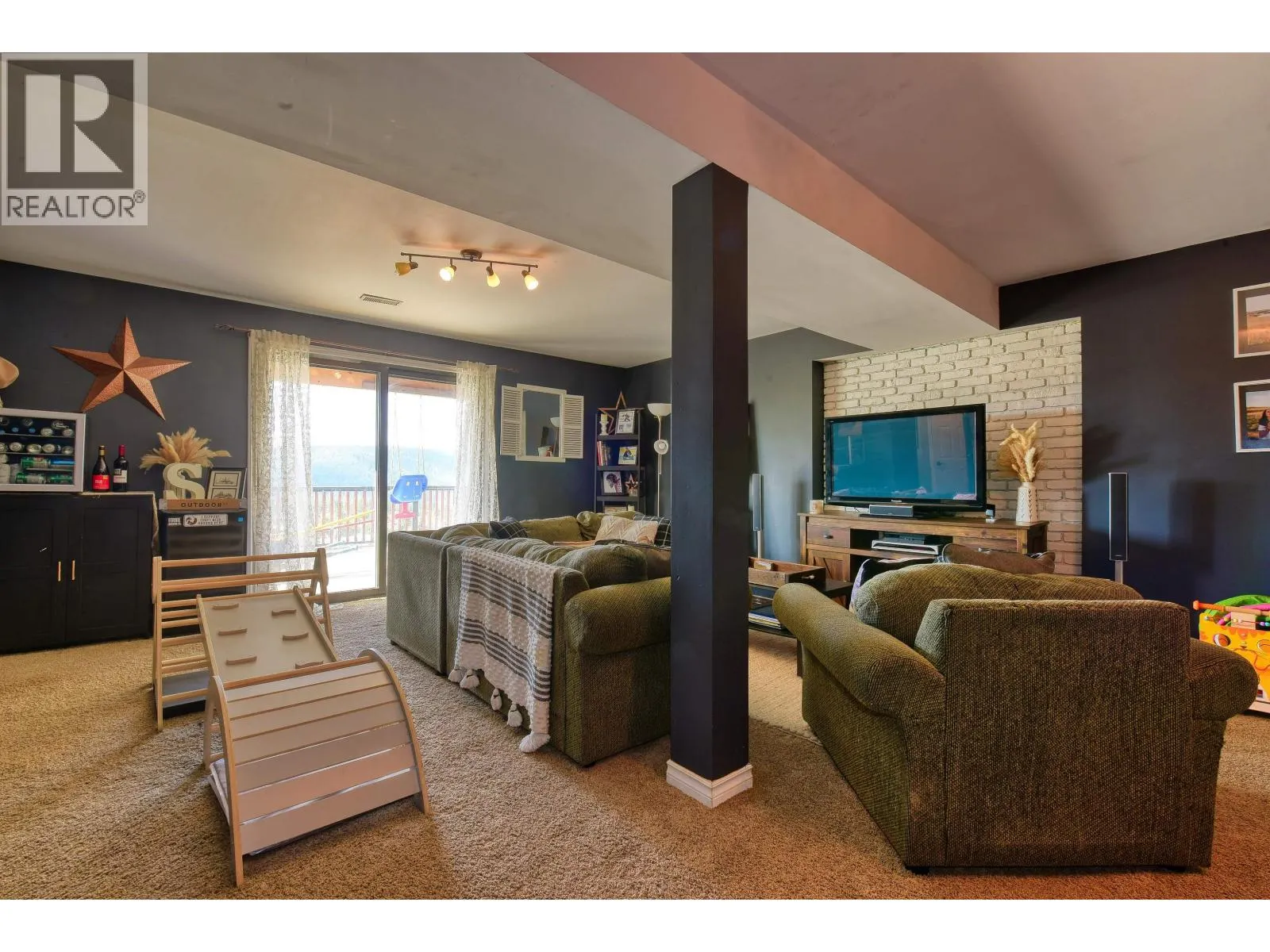 657 CENTENNIAL DRIVE