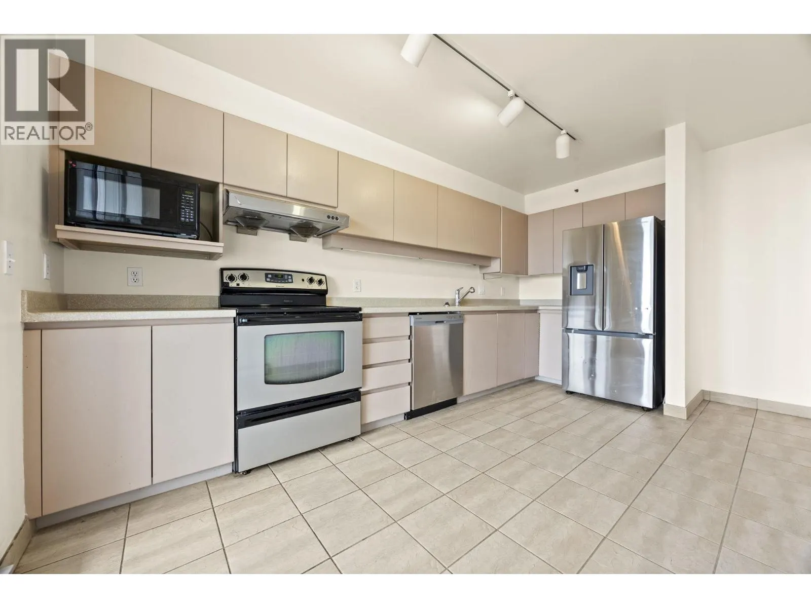 1804 551 AUSTIN AVENUE