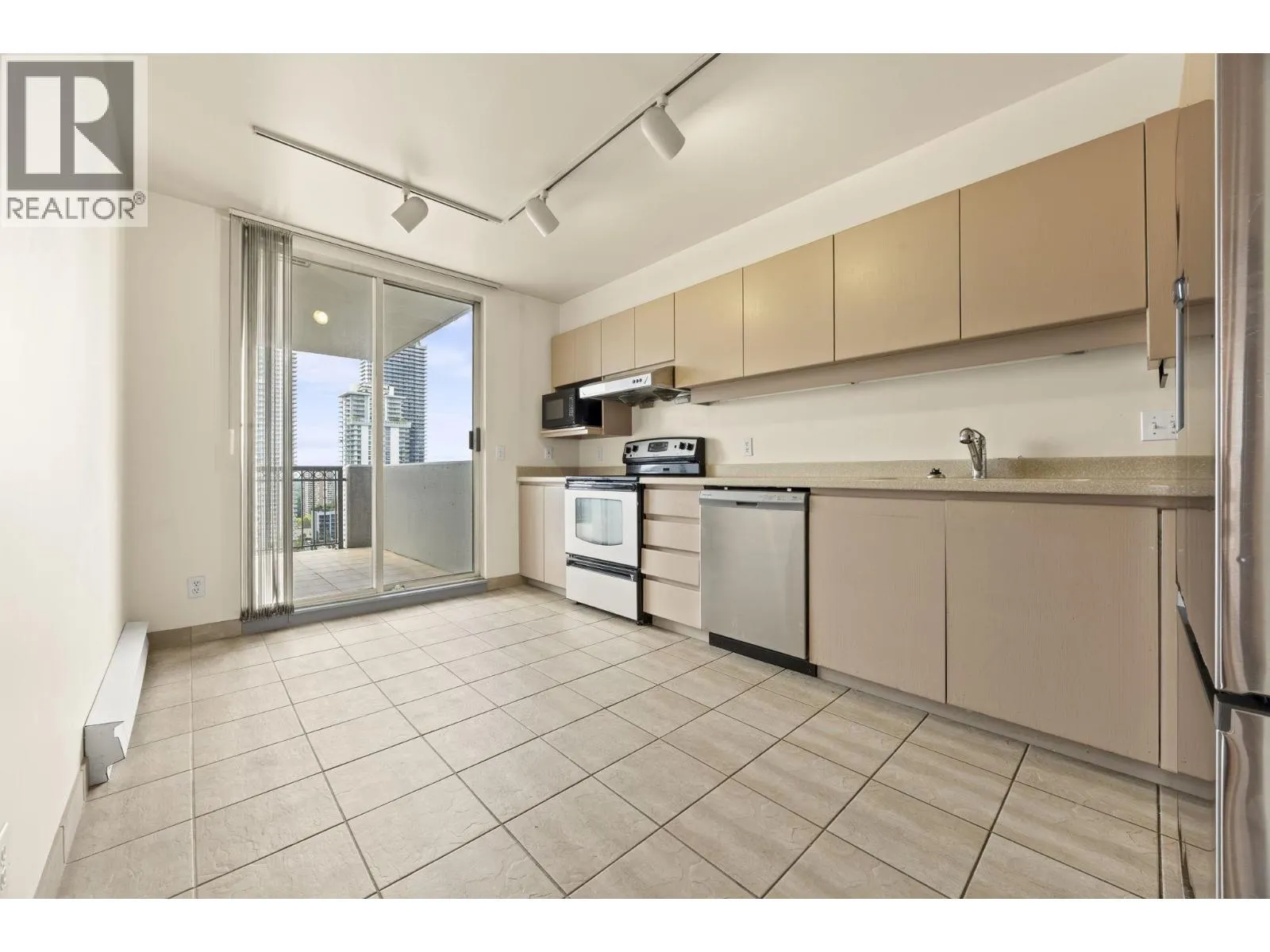 1804 551 AUSTIN AVENUE