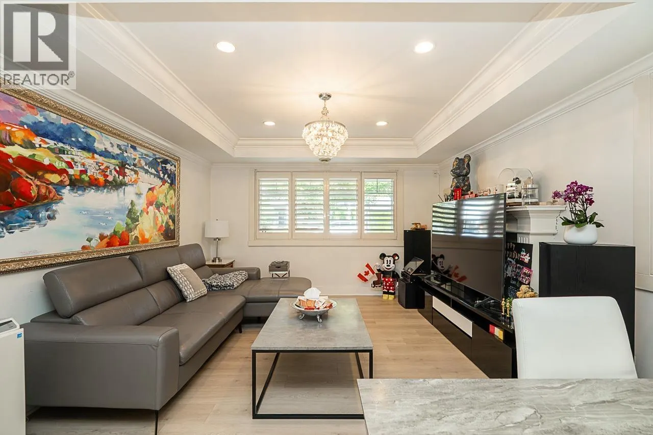 4875 LINDEN DRIVE