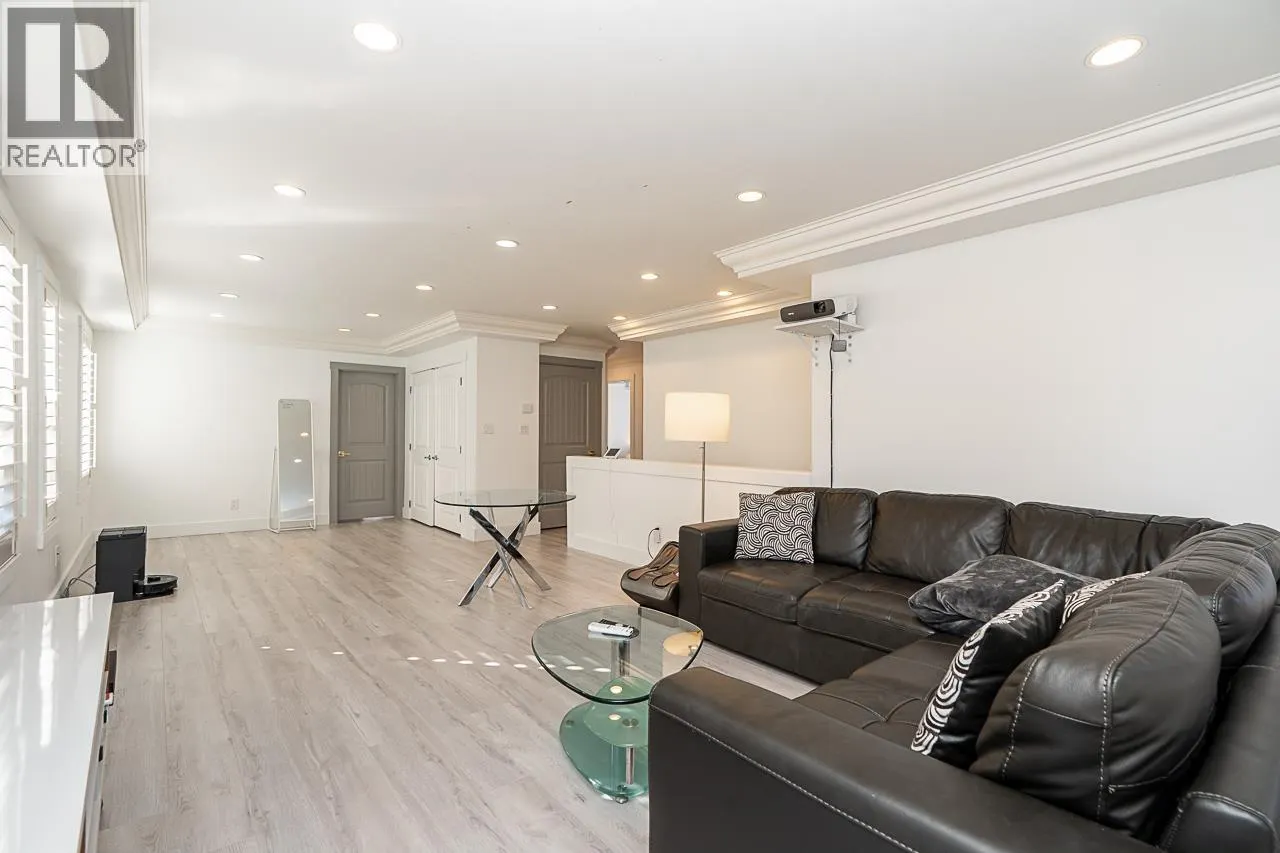 4875 LINDEN DRIVE