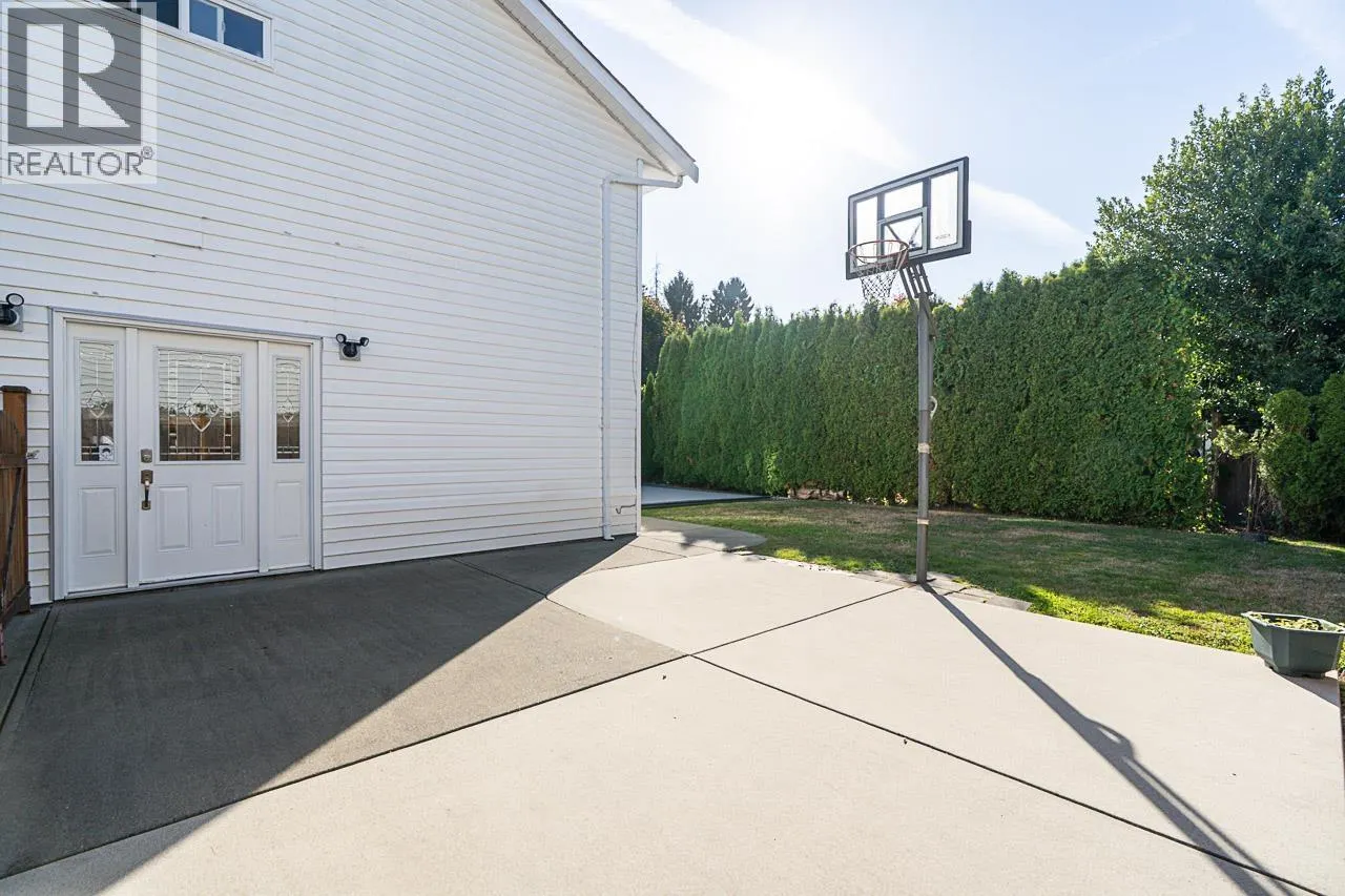 4875 LINDEN DRIVE