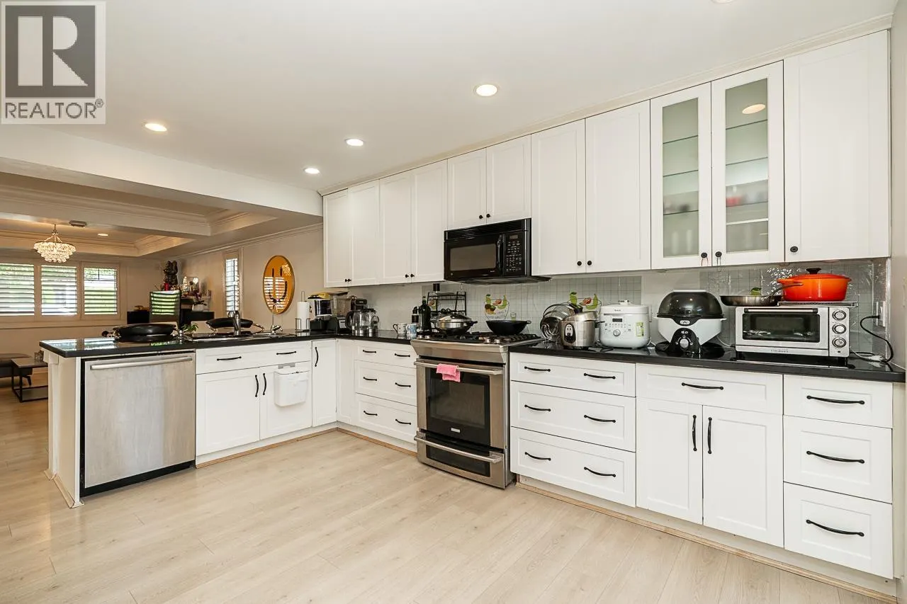 4875 LINDEN DRIVE