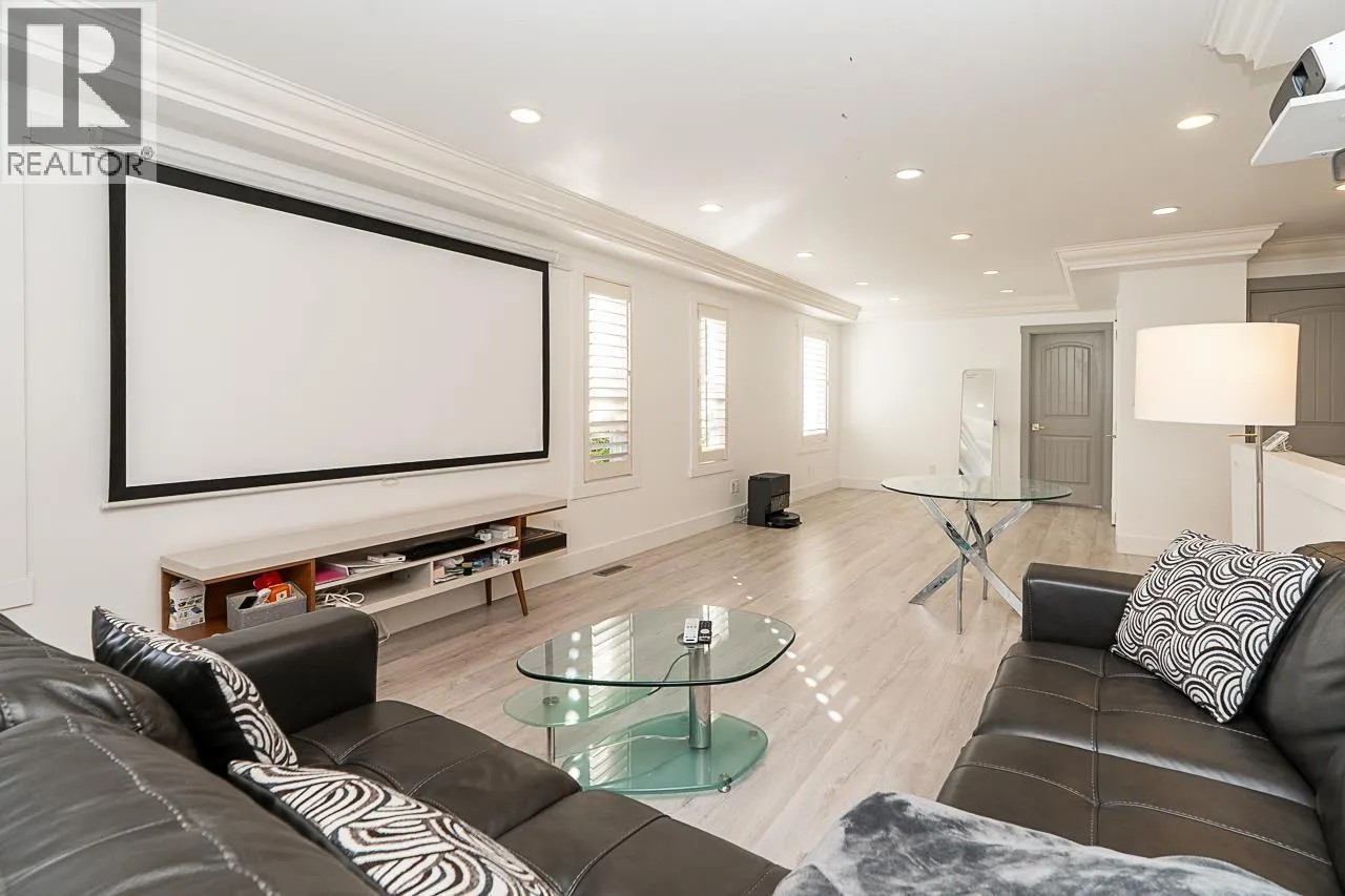 4875 LINDEN DRIVE