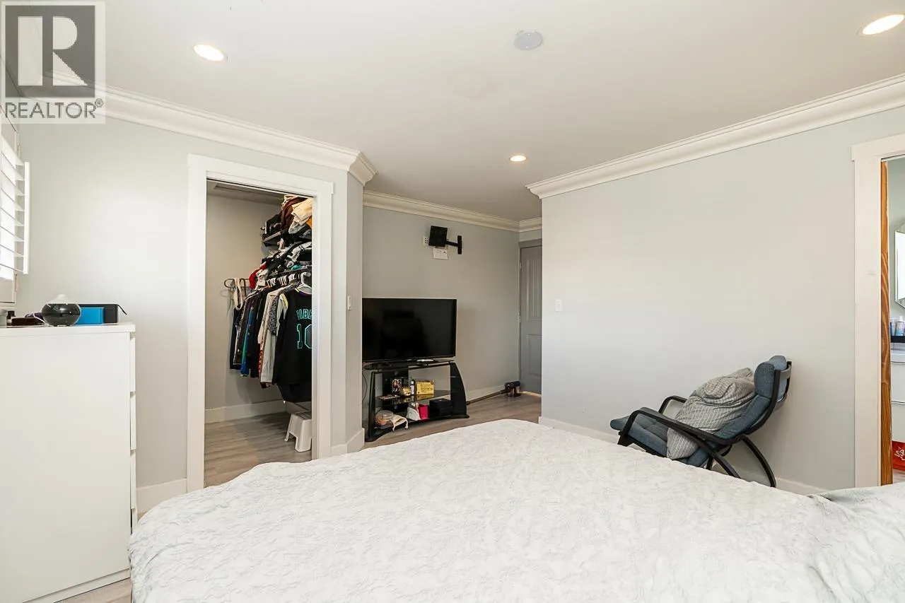 4875 LINDEN DRIVE