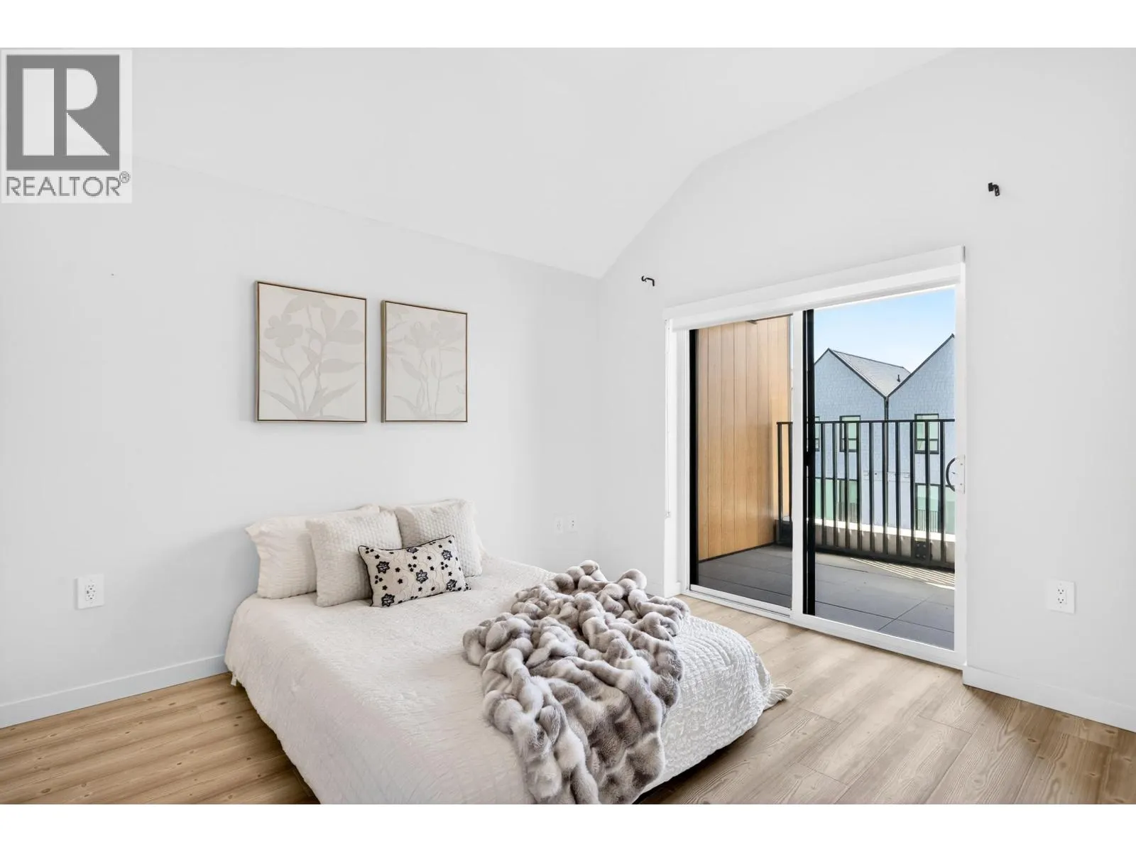 311 251 BOUNDARY BAY ROAD