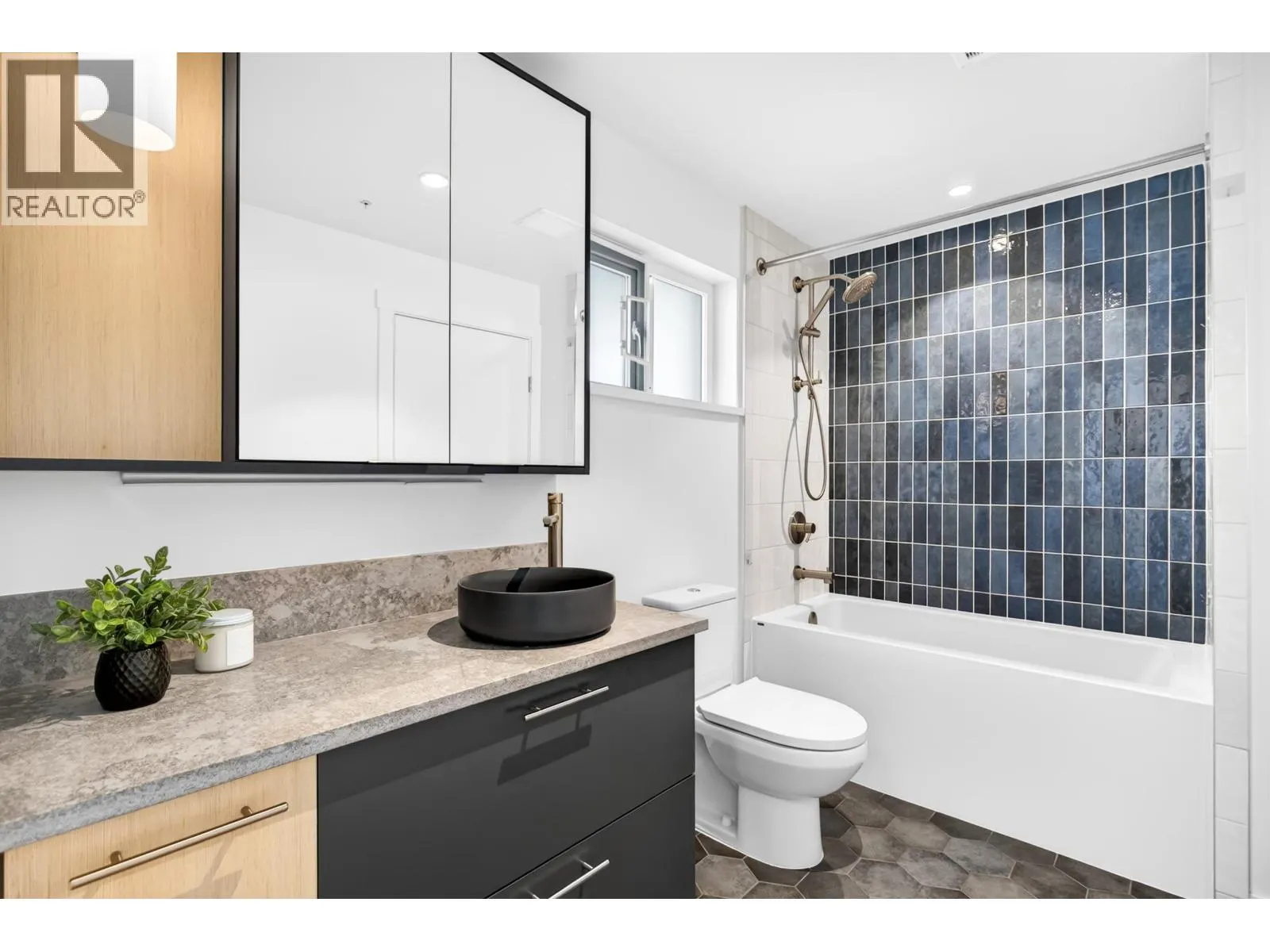 311 251 BOUNDARY BAY ROAD