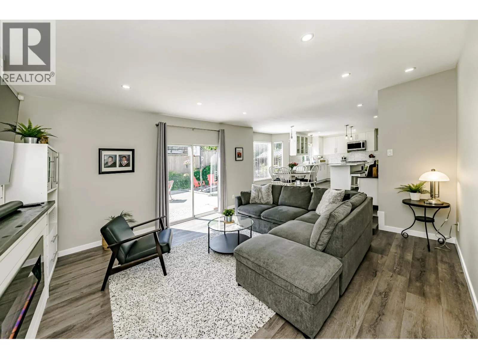 1328 HONEYSUCKLE LANE