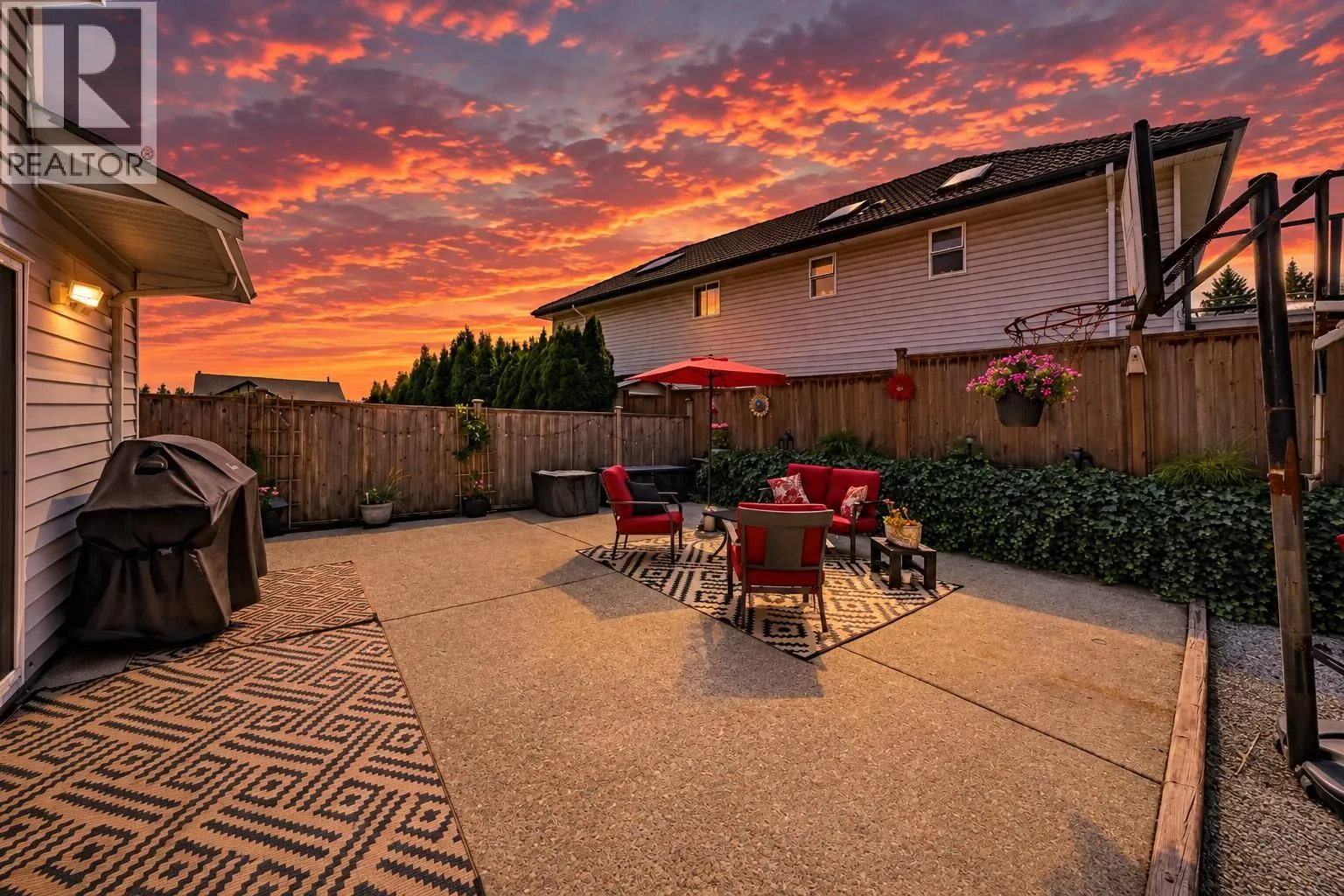 1328 HONEYSUCKLE LANE
