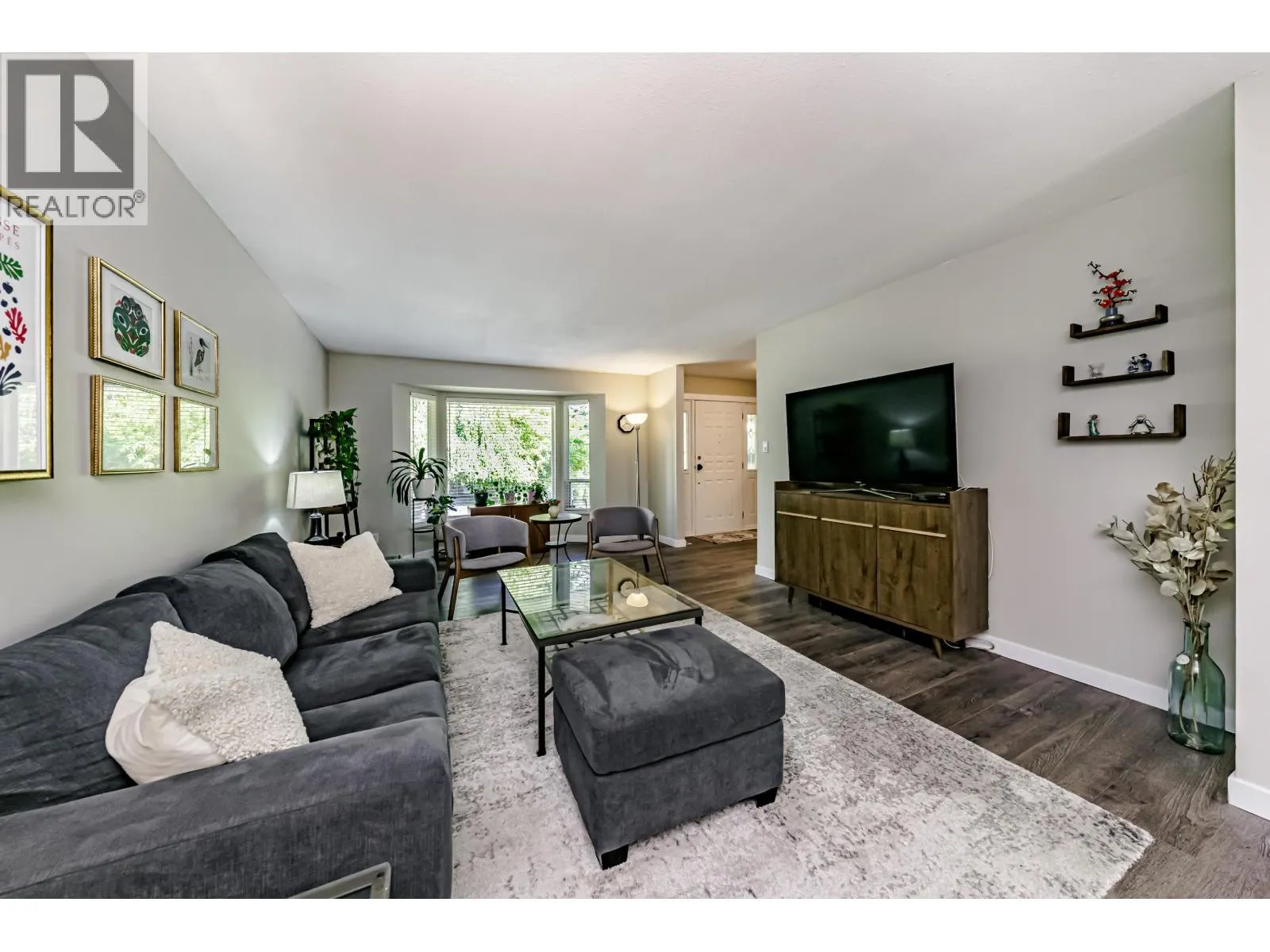 1328 HONEYSUCKLE LANE