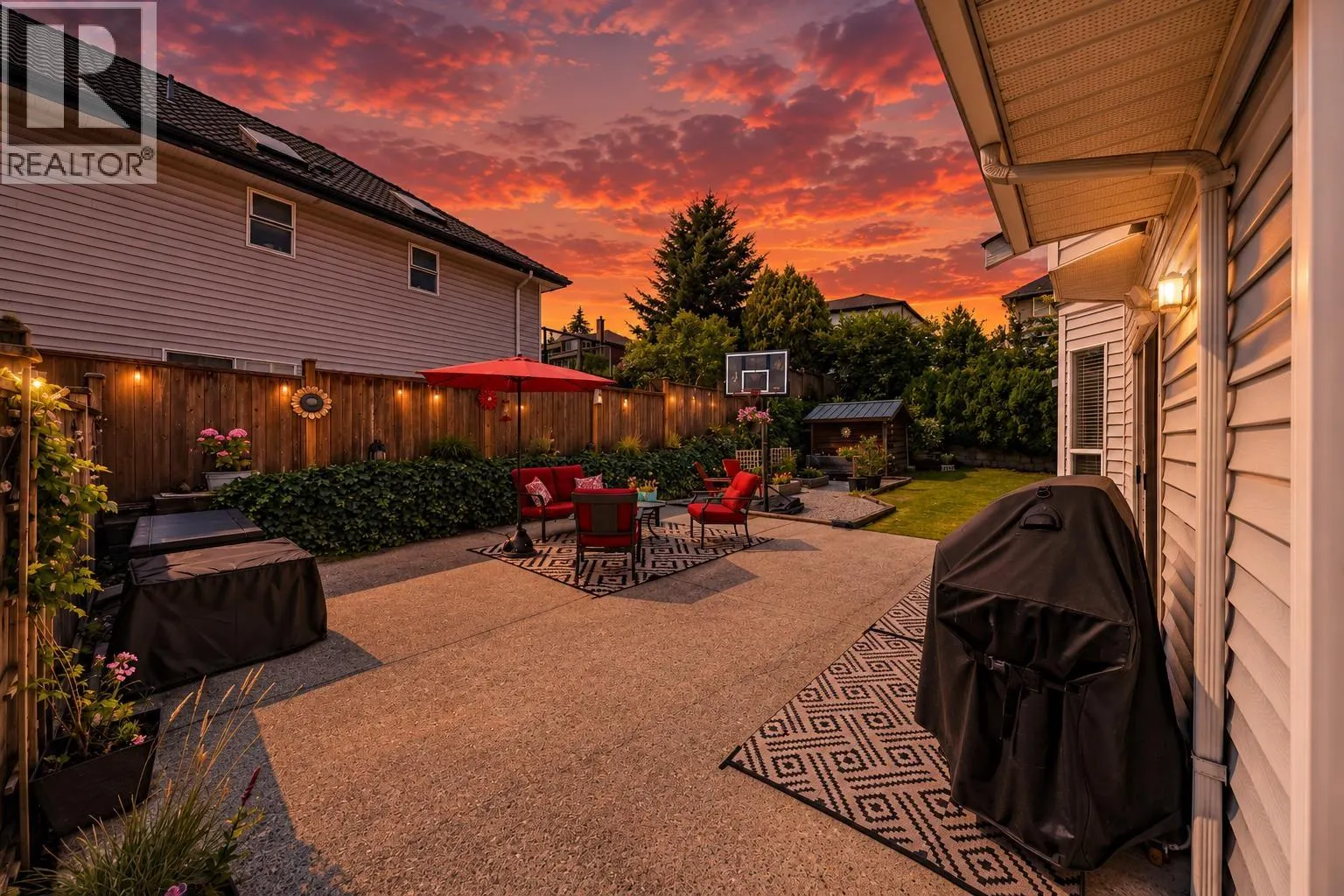 1328 HONEYSUCKLE LANE