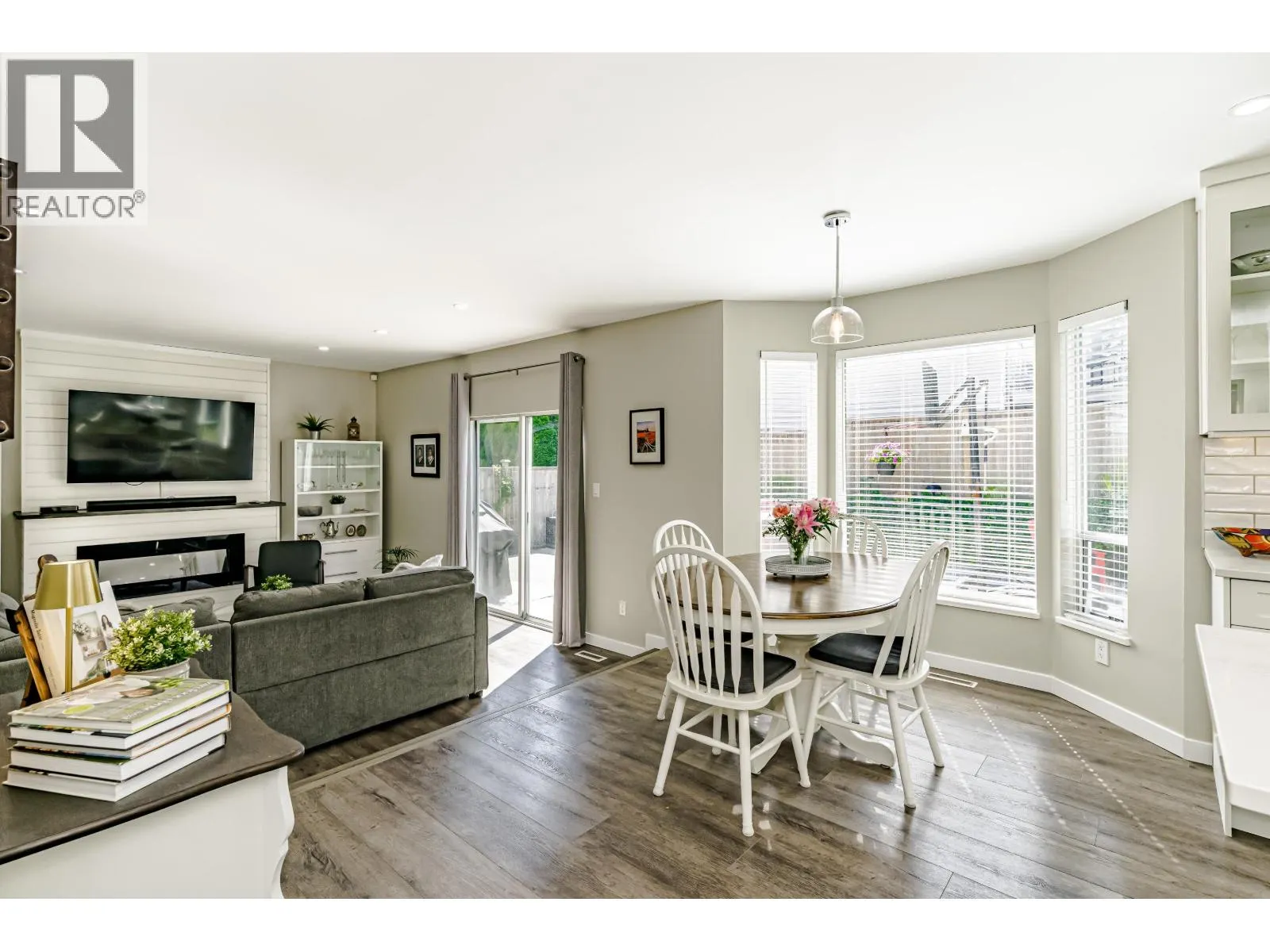 1328 HONEYSUCKLE LANE