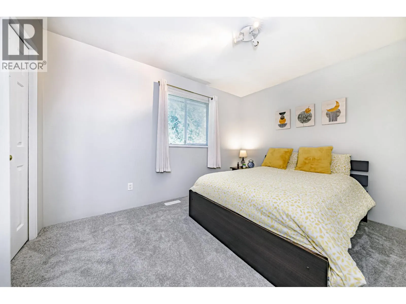 1328 HONEYSUCKLE LANE