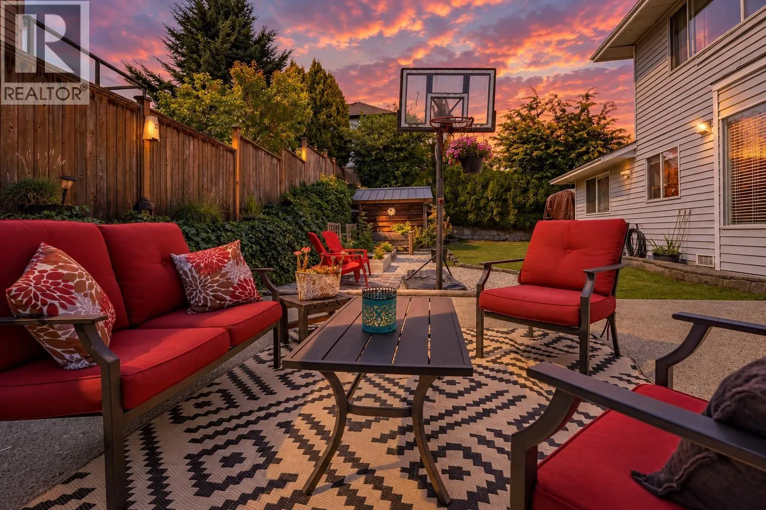 1328 HONEYSUCKLE LANE