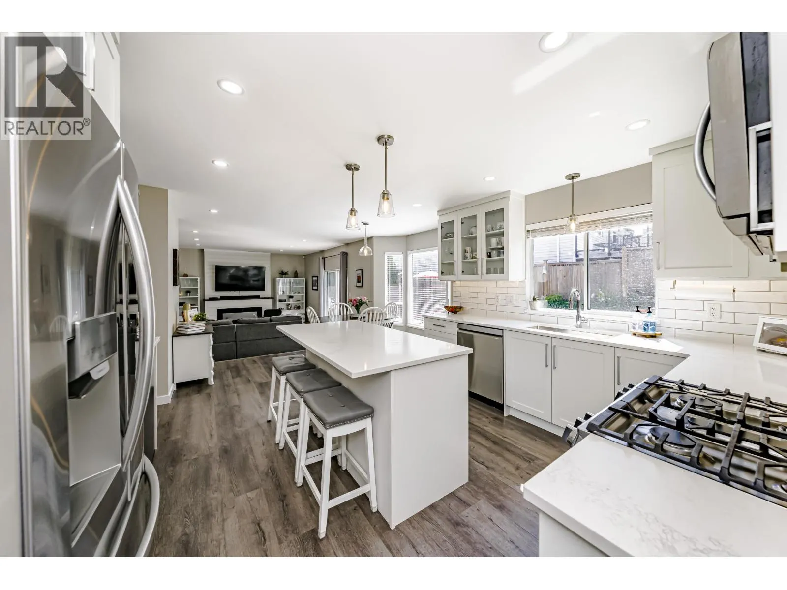 1328 HONEYSUCKLE LANE