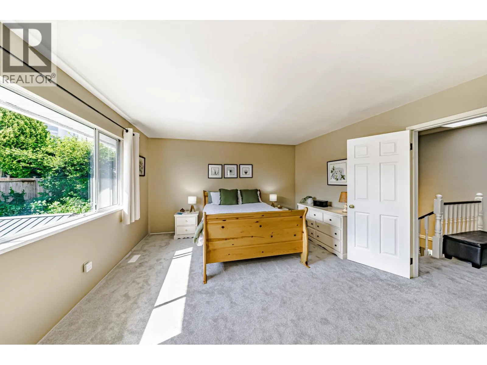 1328 HONEYSUCKLE LANE