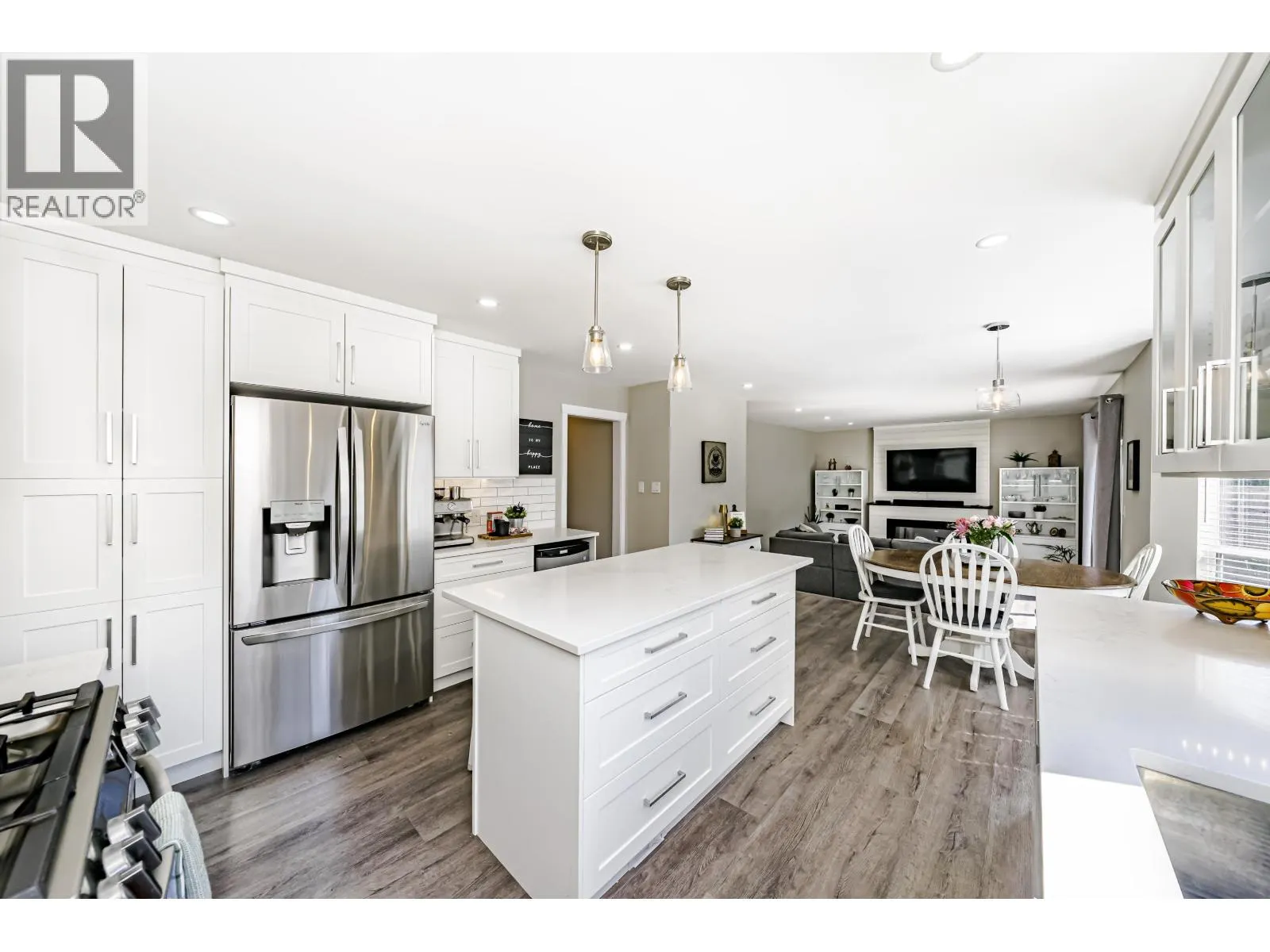 1328 HONEYSUCKLE LANE