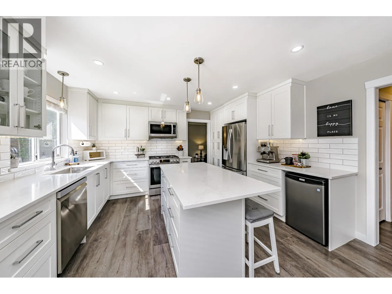 1328 HONEYSUCKLE LANE