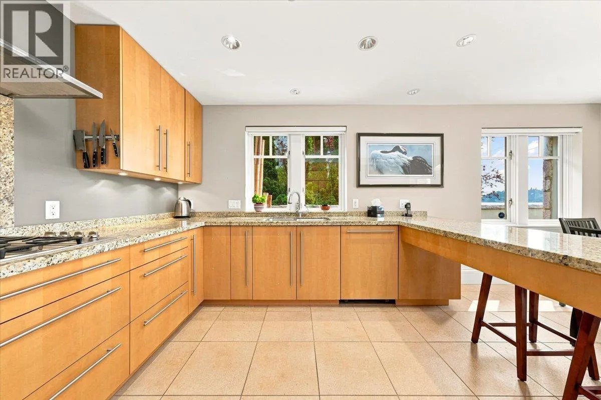 1952 BELLEVUE AVENUE