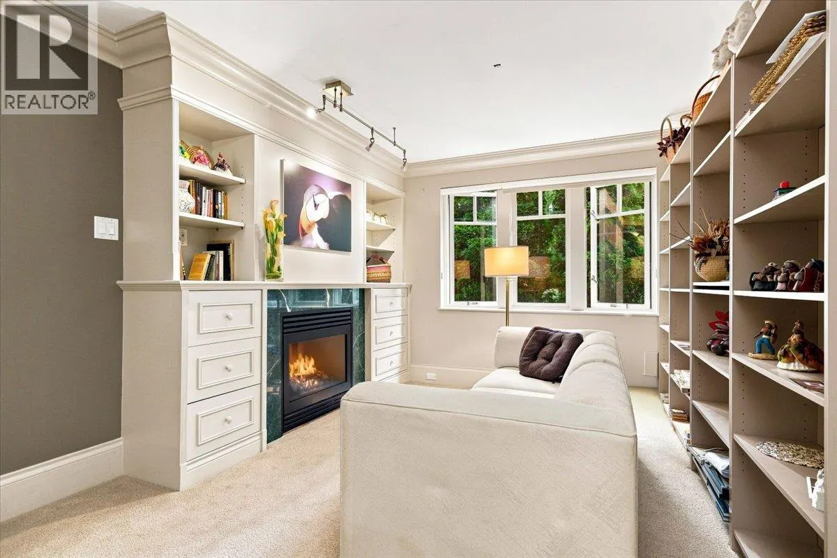 1952 BELLEVUE AVENUE