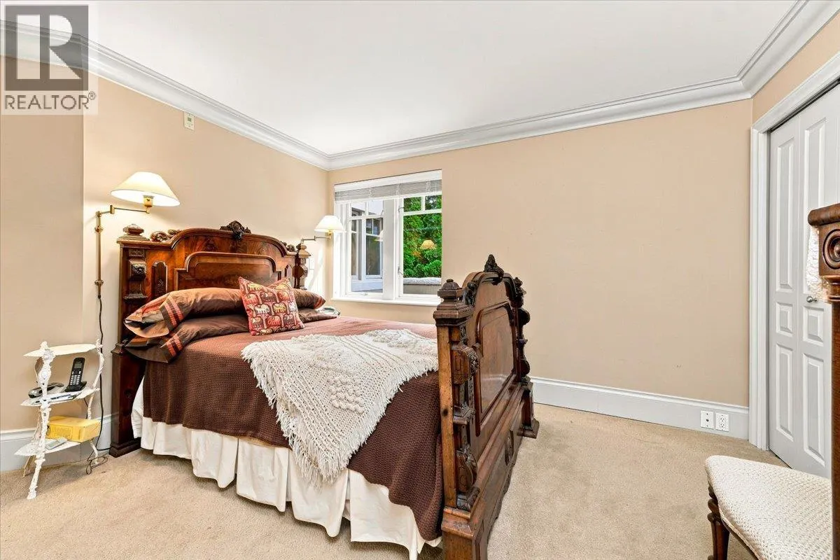 1952 BELLEVUE AVENUE