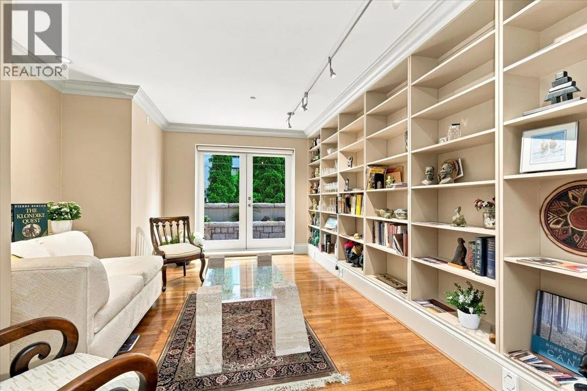 1952 BELLEVUE AVENUE