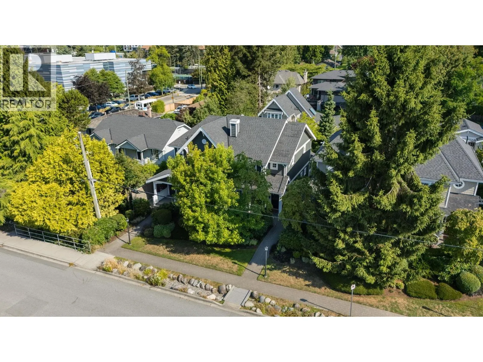 2071 ESQUIMALT AVENUE
