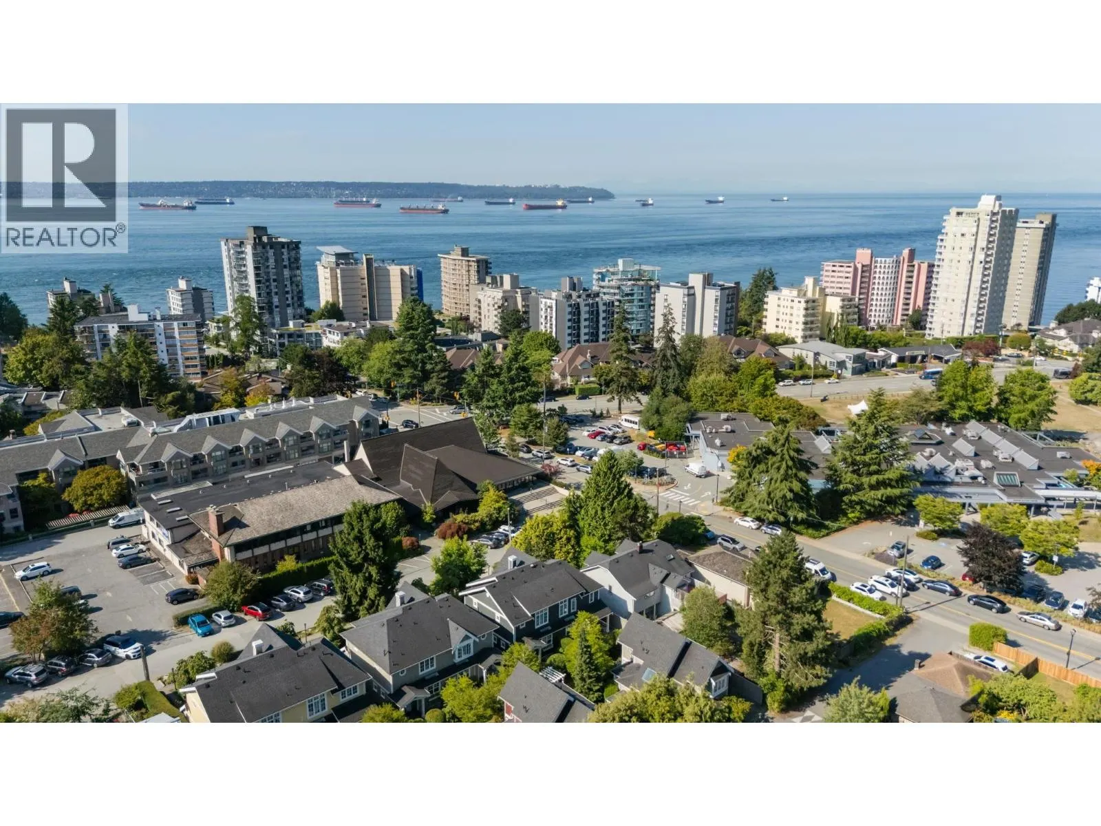 2071 ESQUIMALT AVENUE