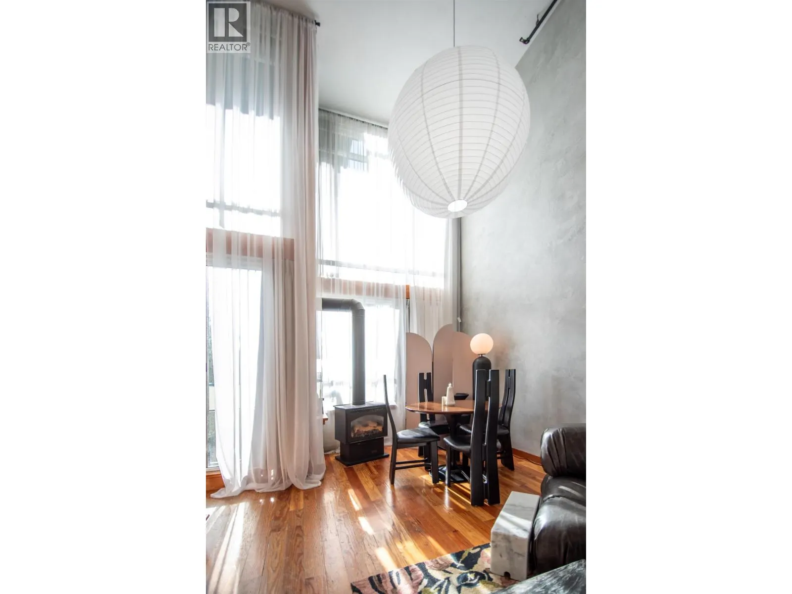 211 10 RENAISSANCE SQUARE