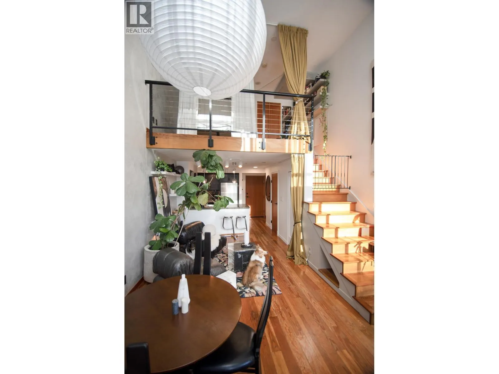 211 10 RENAISSANCE SQUARE