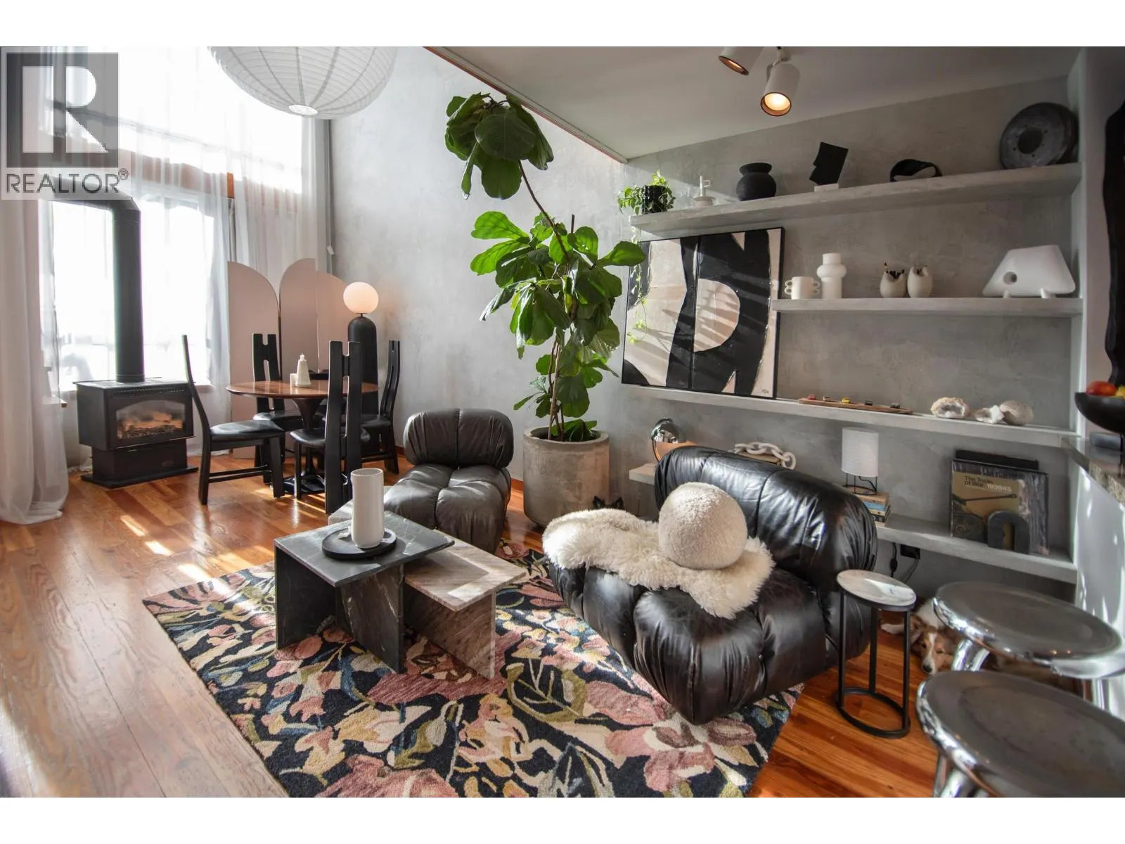 211 10 RENAISSANCE SQUARE