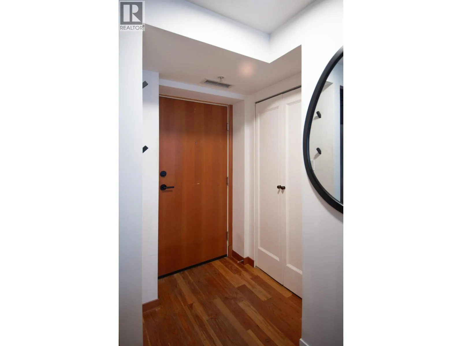 211 10 RENAISSANCE SQUARE