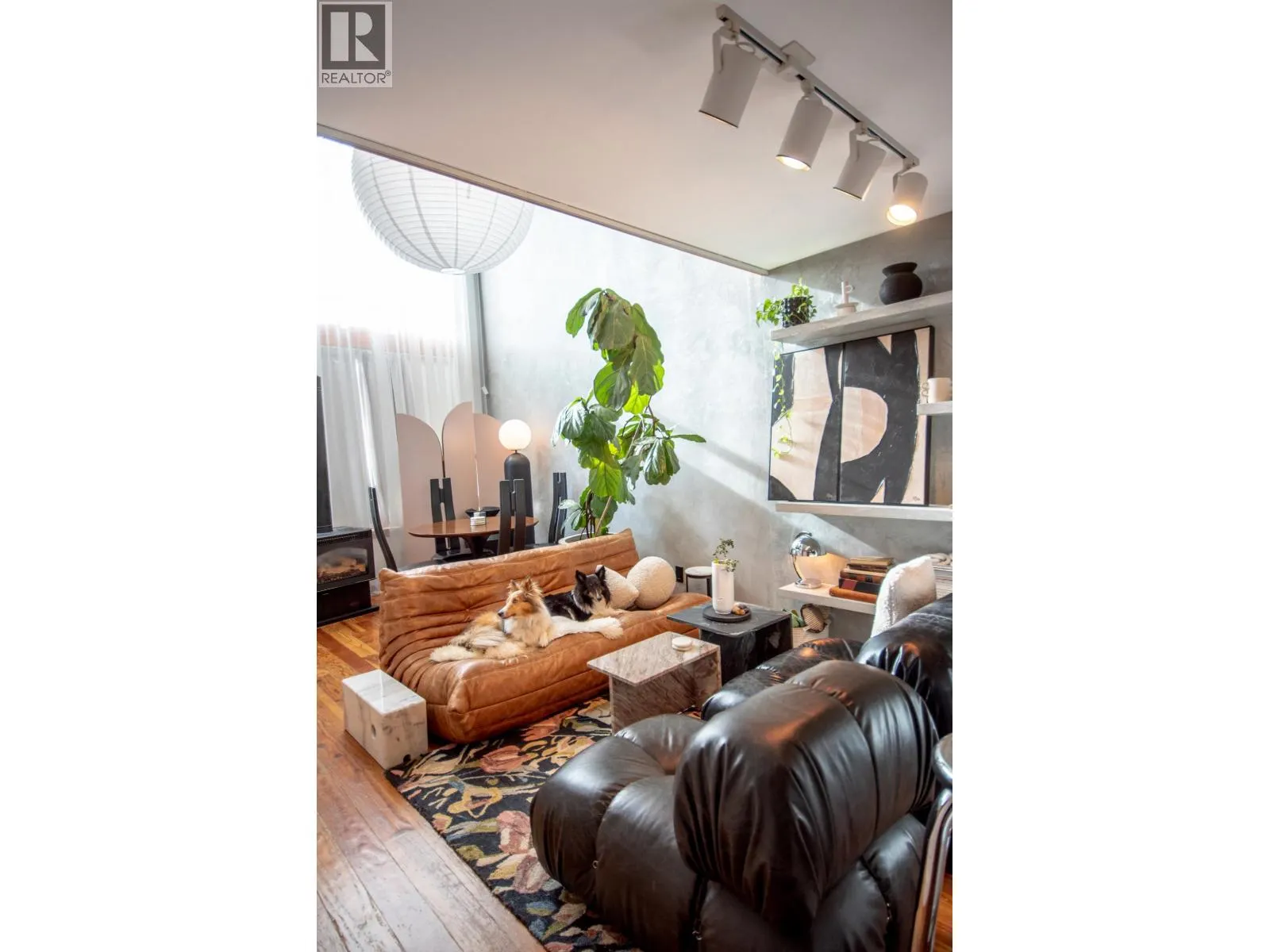 211 10 RENAISSANCE SQUARE