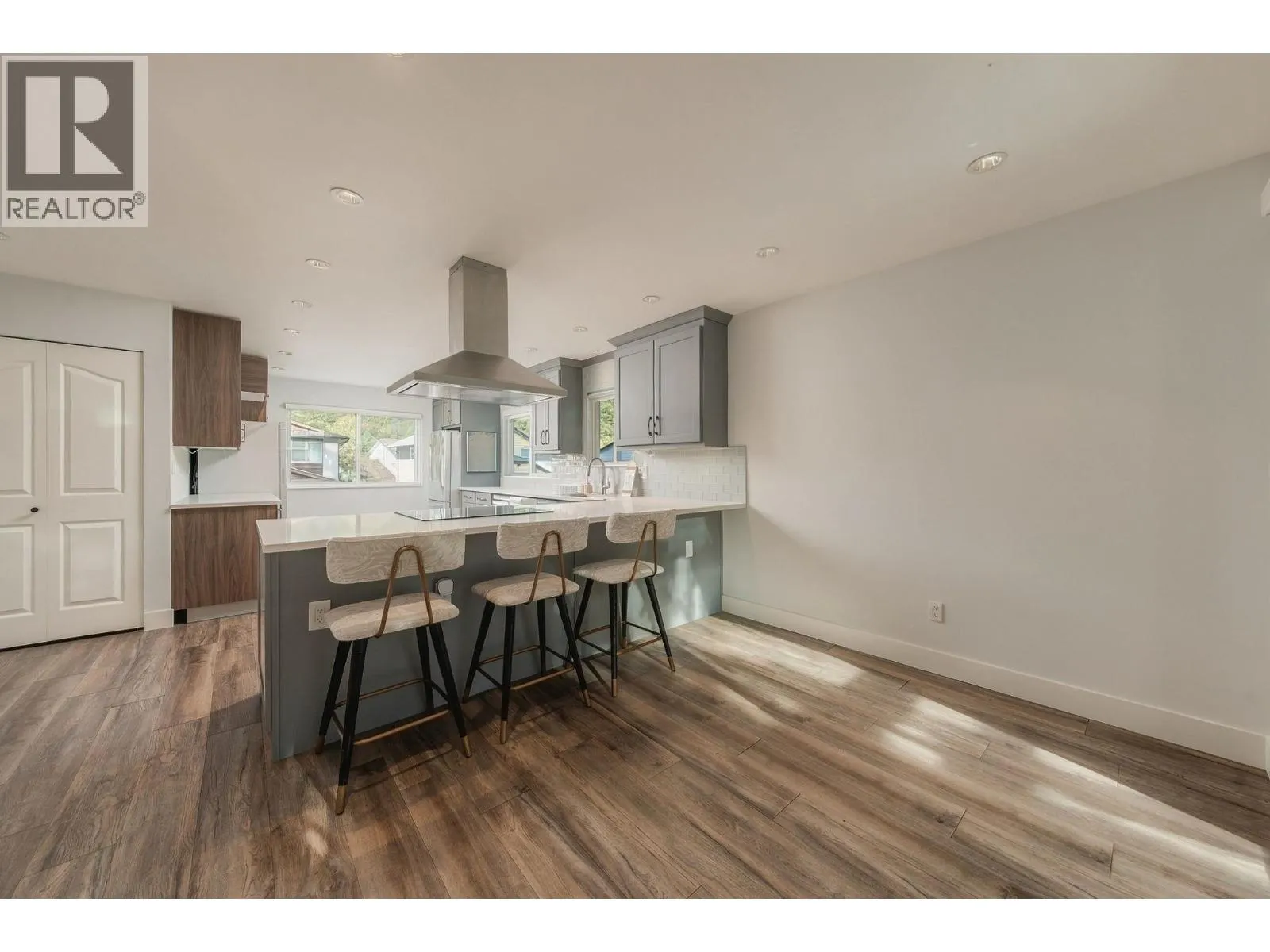 1231 RIVER DRIVE