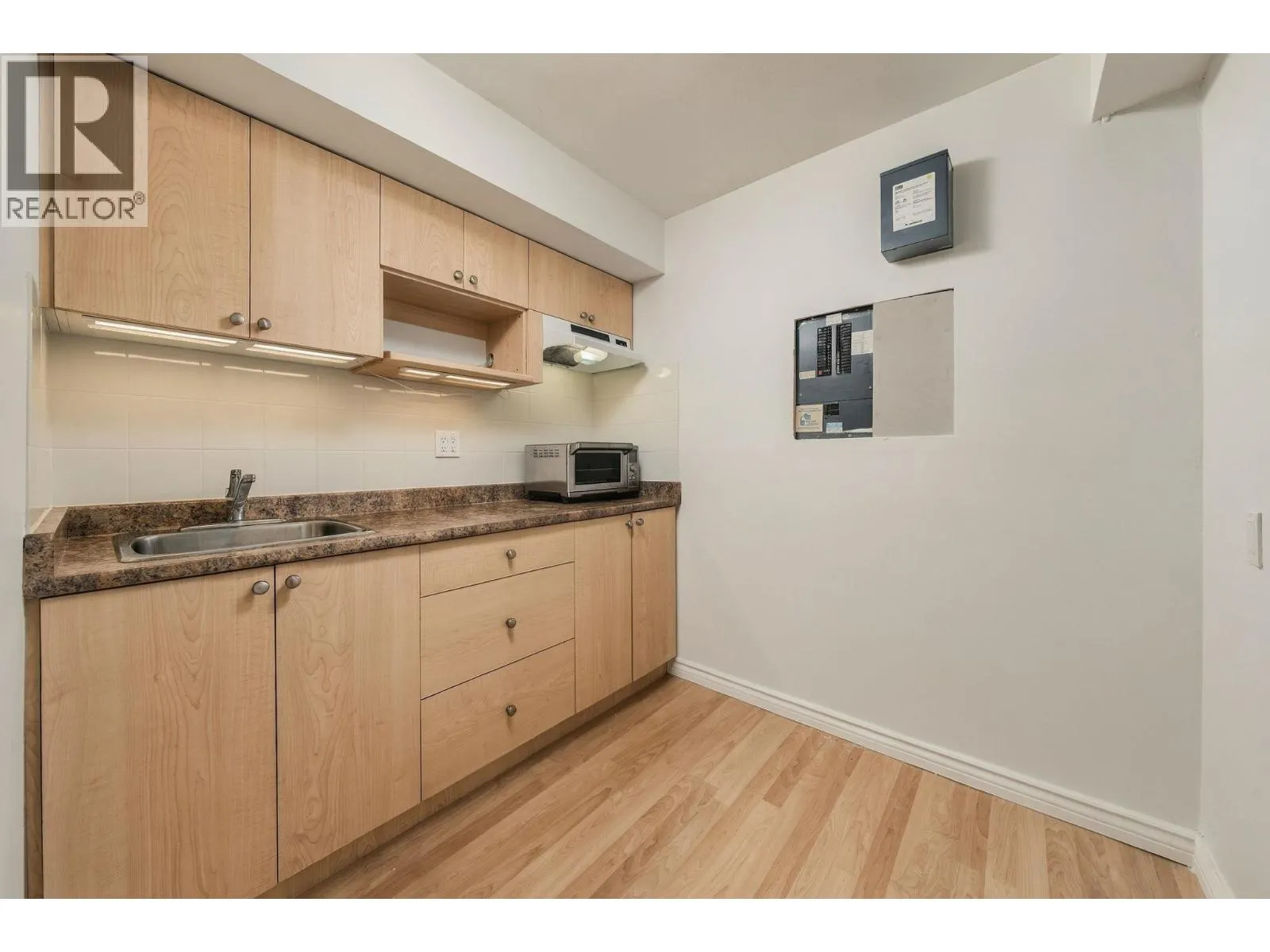 1231 RIVER DRIVE
