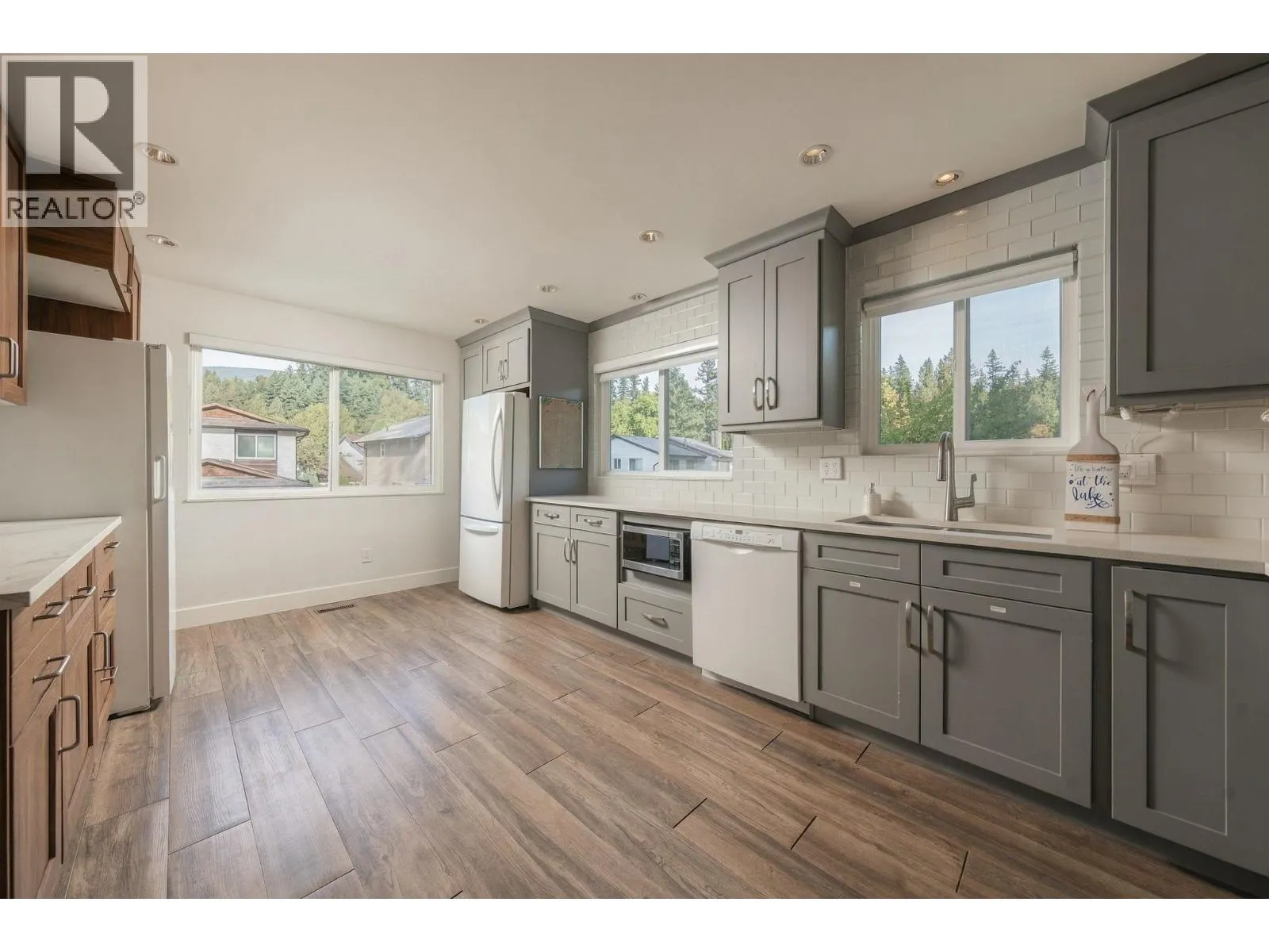 1231 RIVER DRIVE