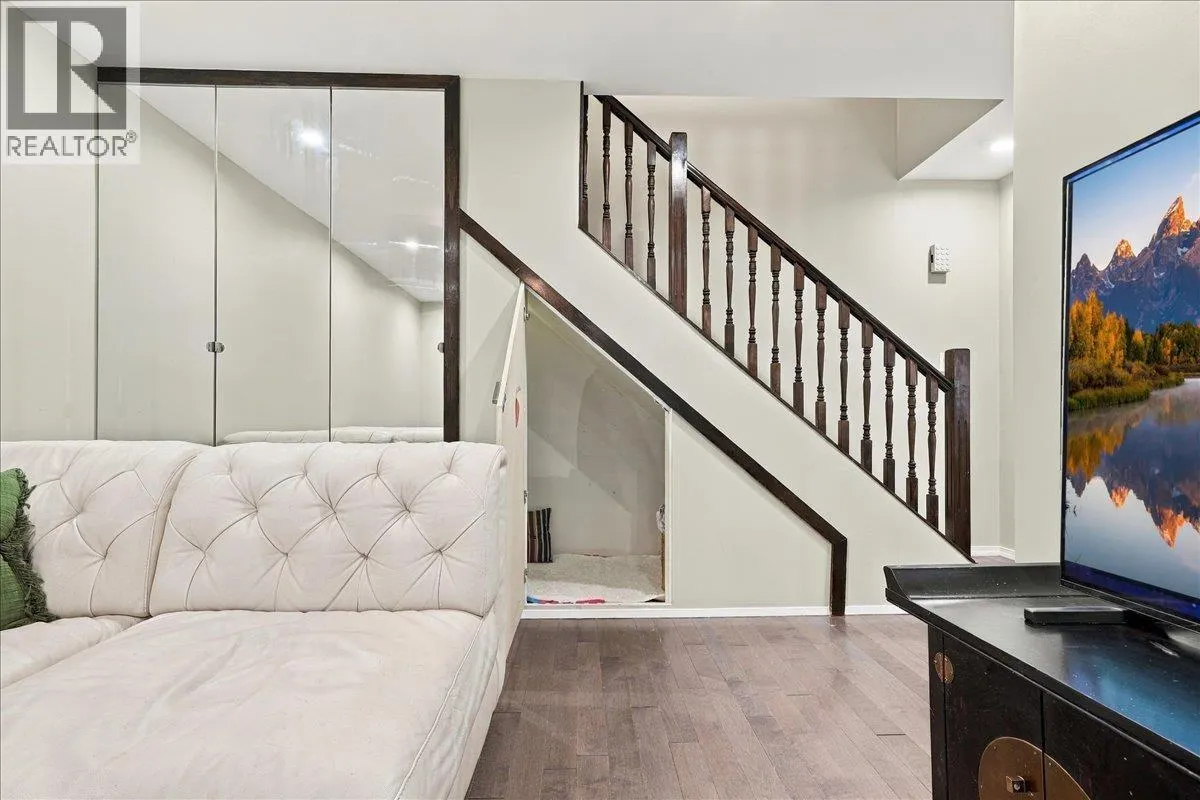 5 1240 FALCON DRIVE