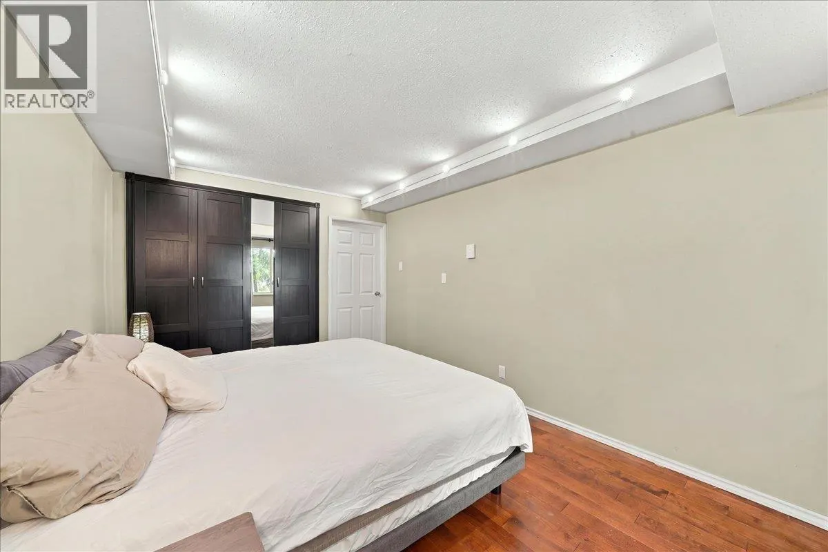 5 1240 FALCON DRIVE